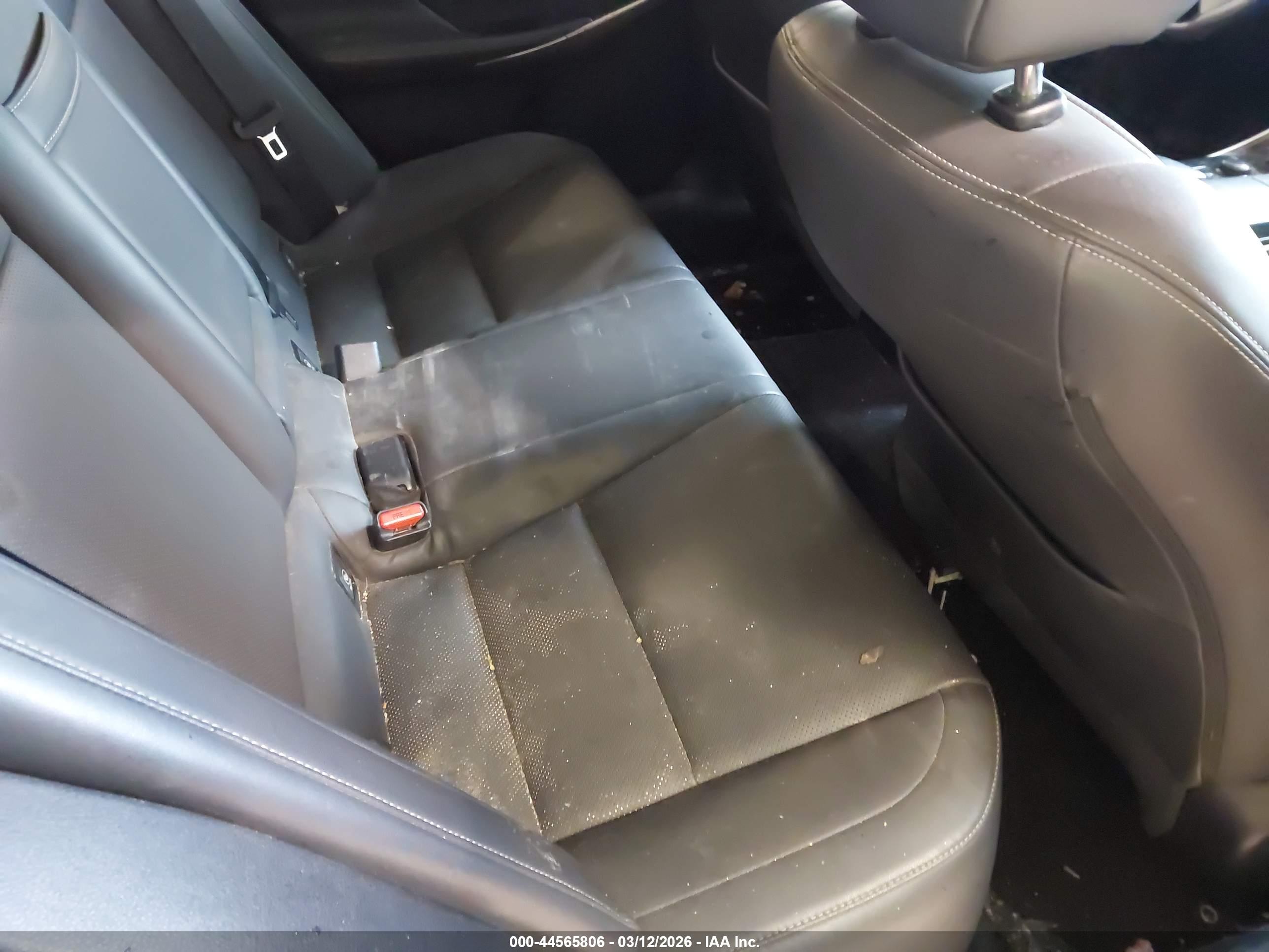 LEXUS IS image 8