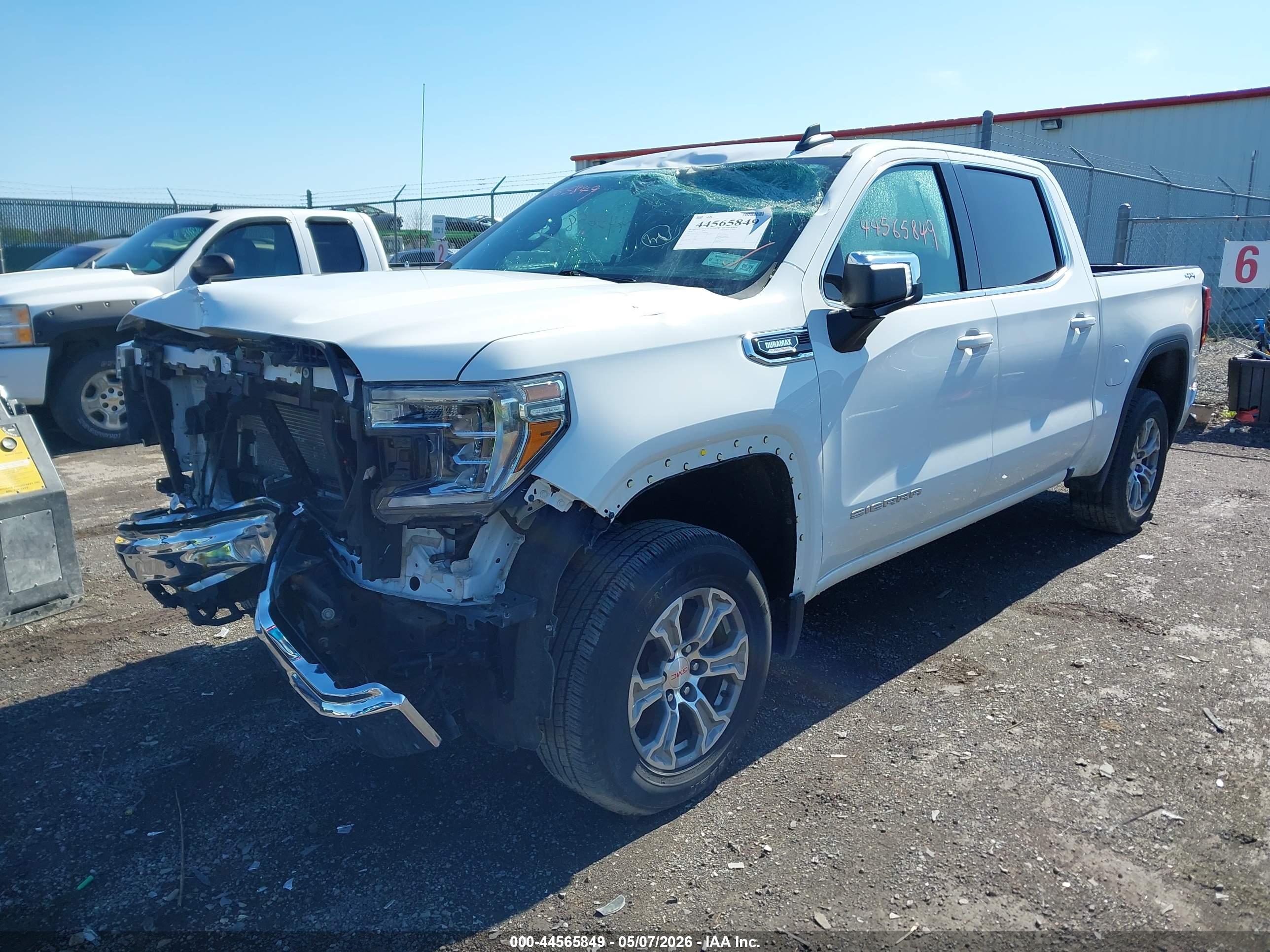 GMC SIERRA image 2