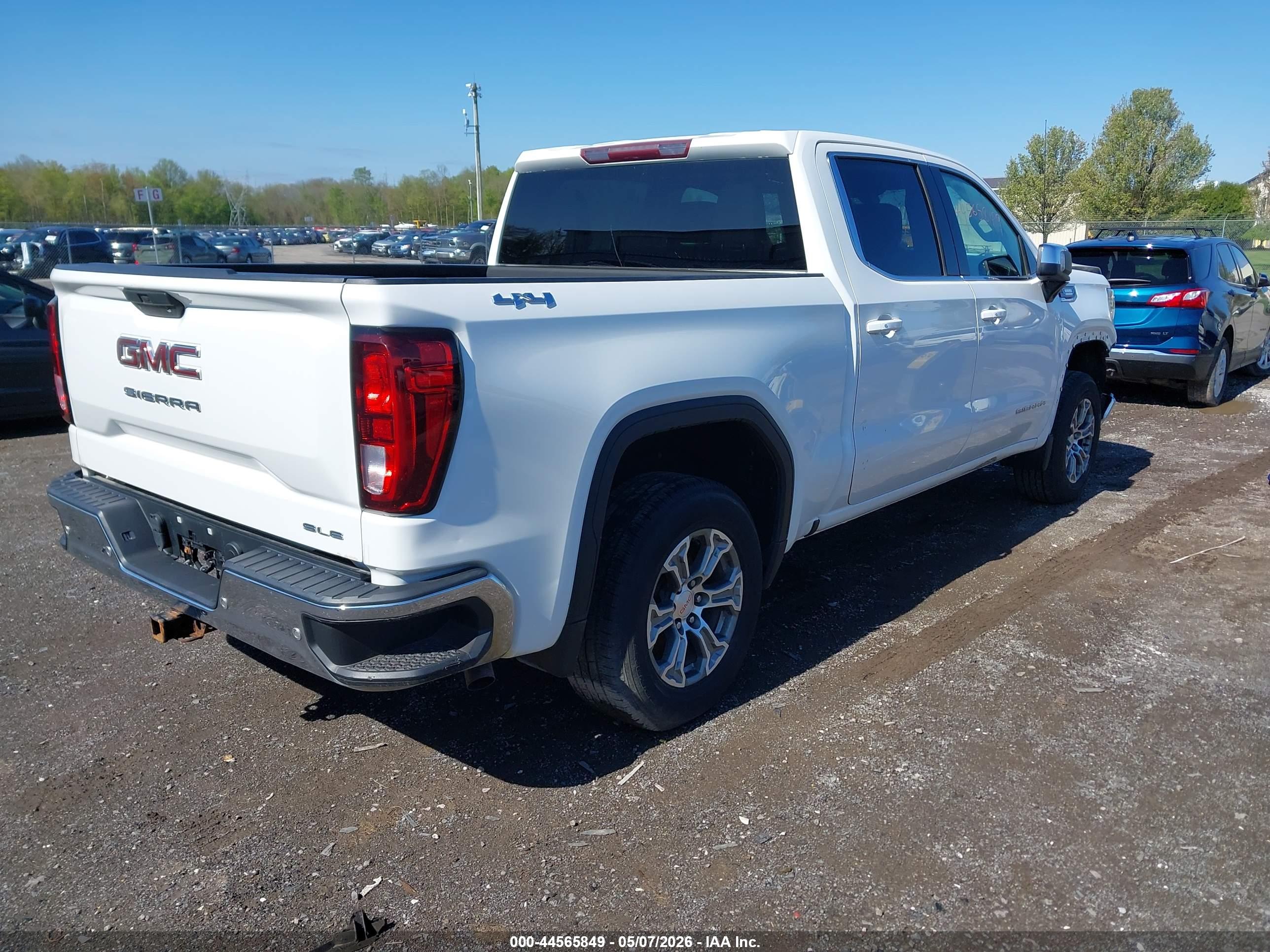 GMC SIERRA image 4