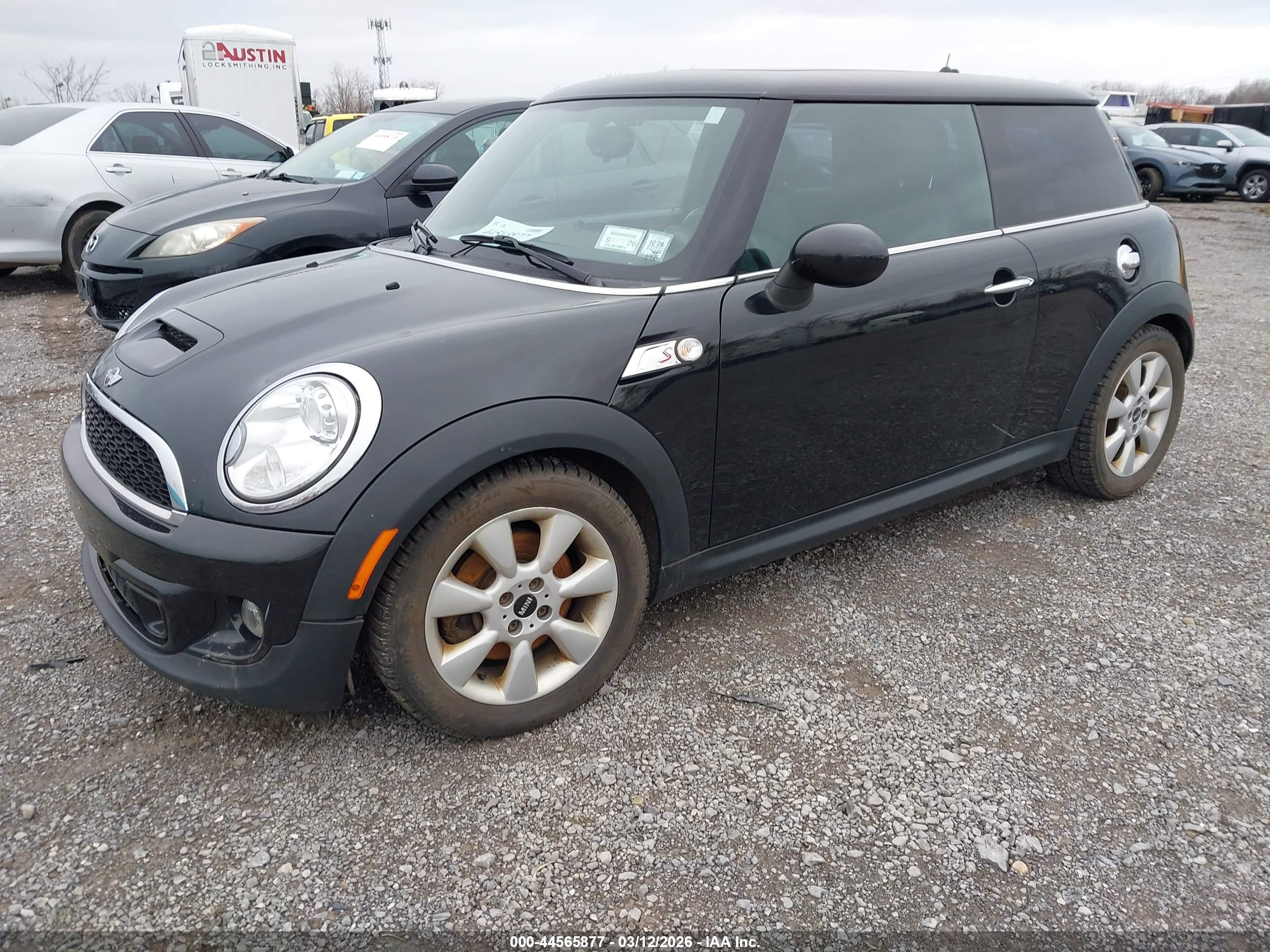MINI COOPER image 2