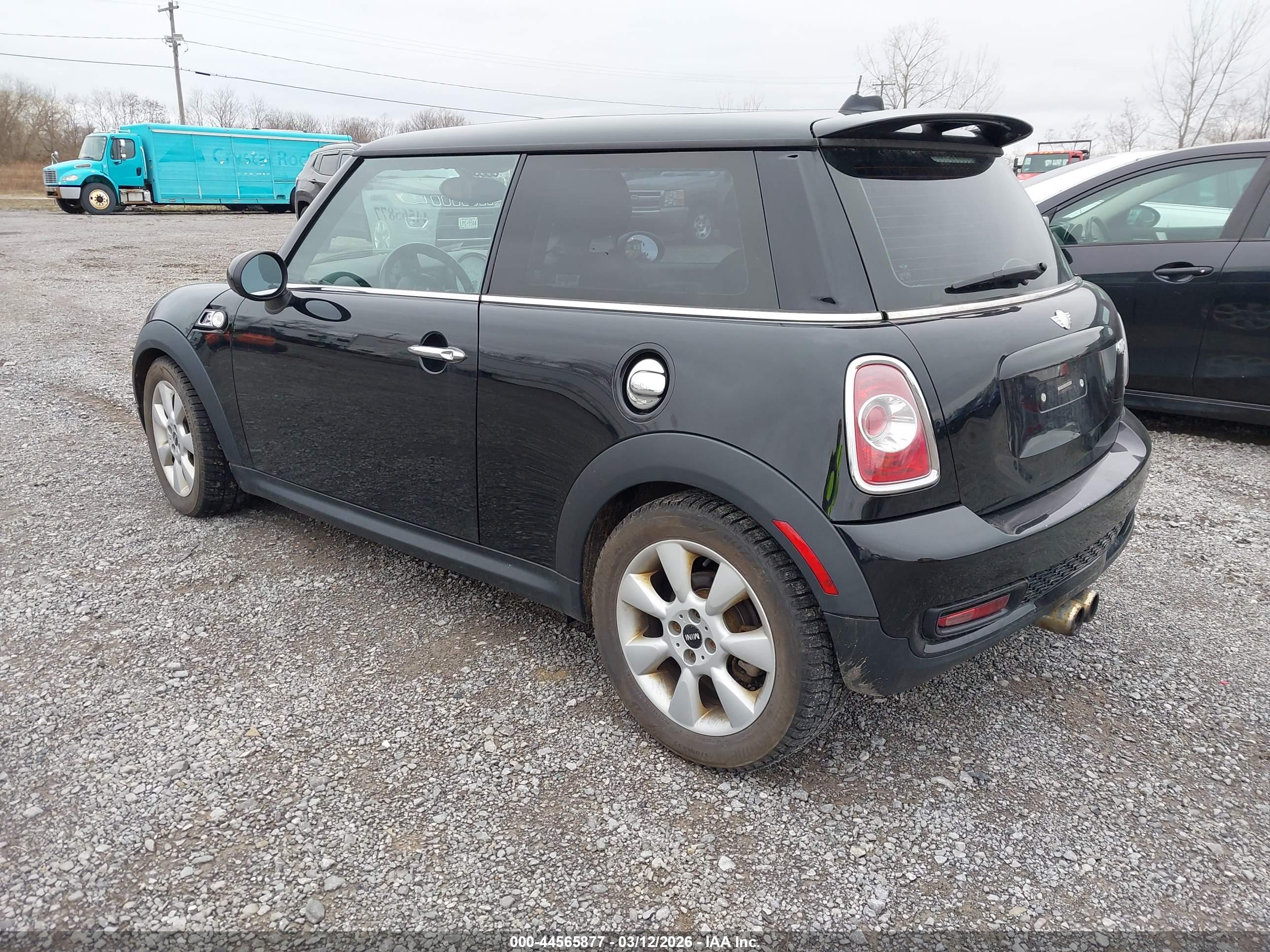 MINI COOPER image 3