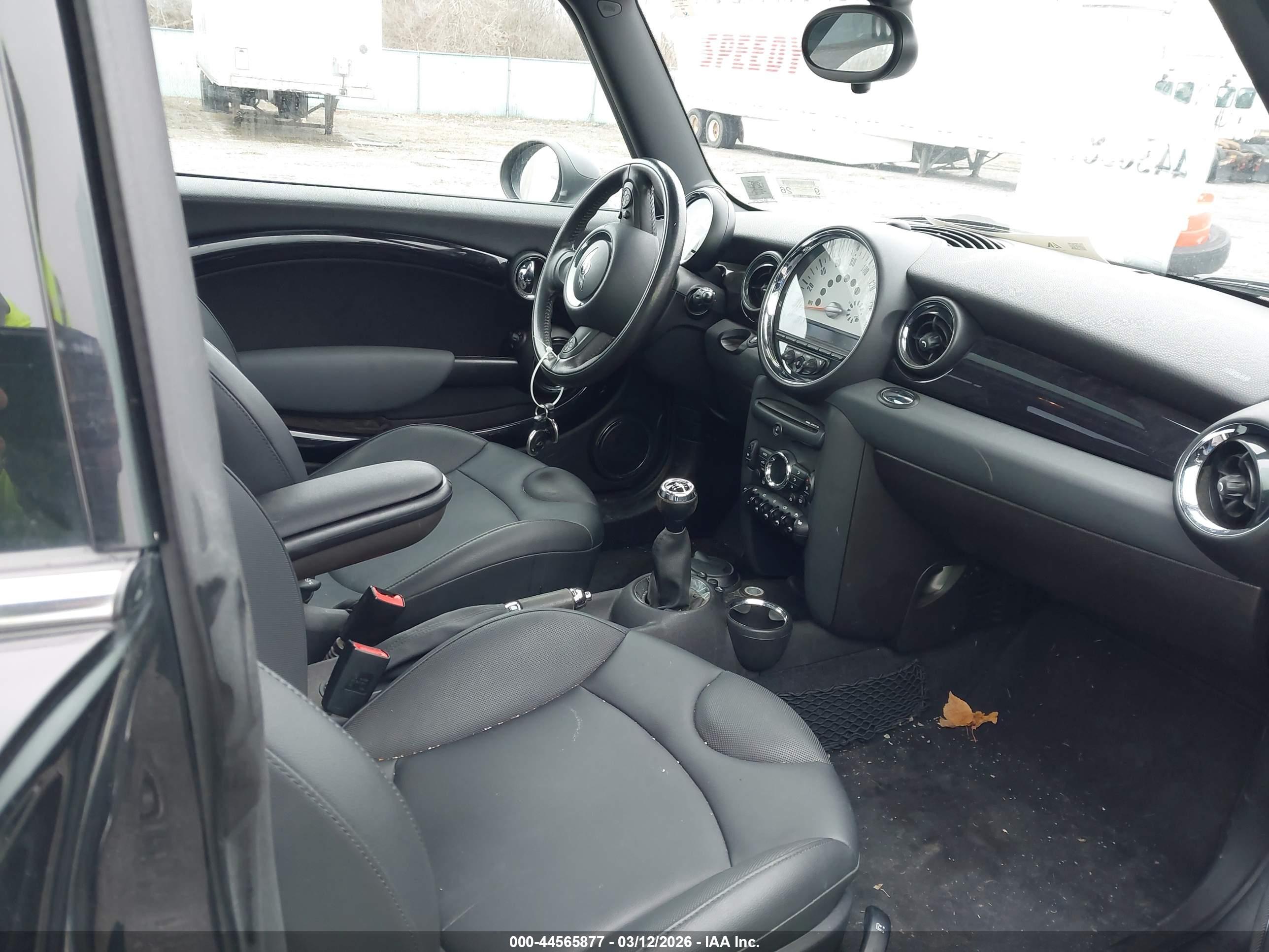 MINI COOPER image 5
