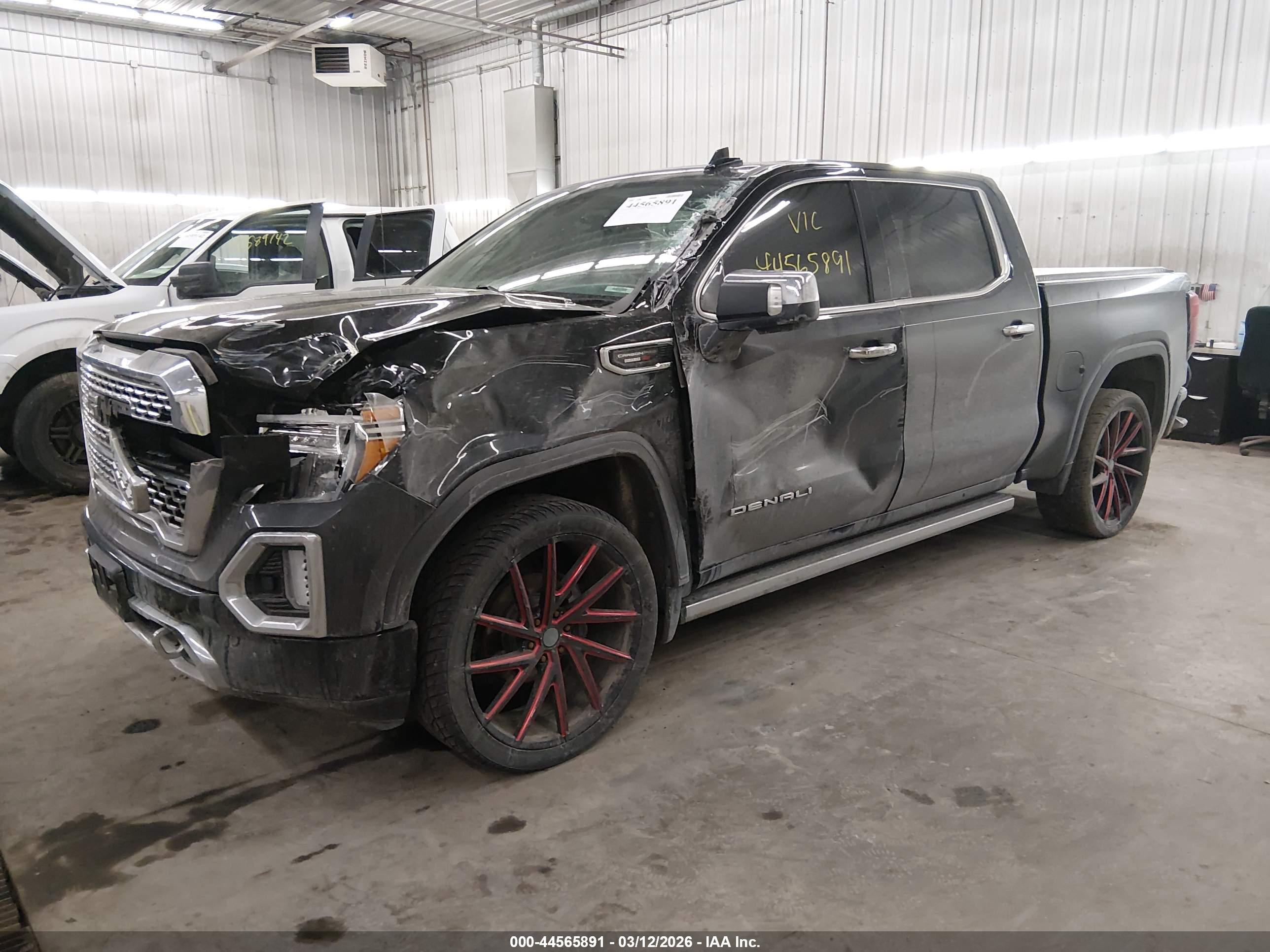 GMC SIERRA image 2