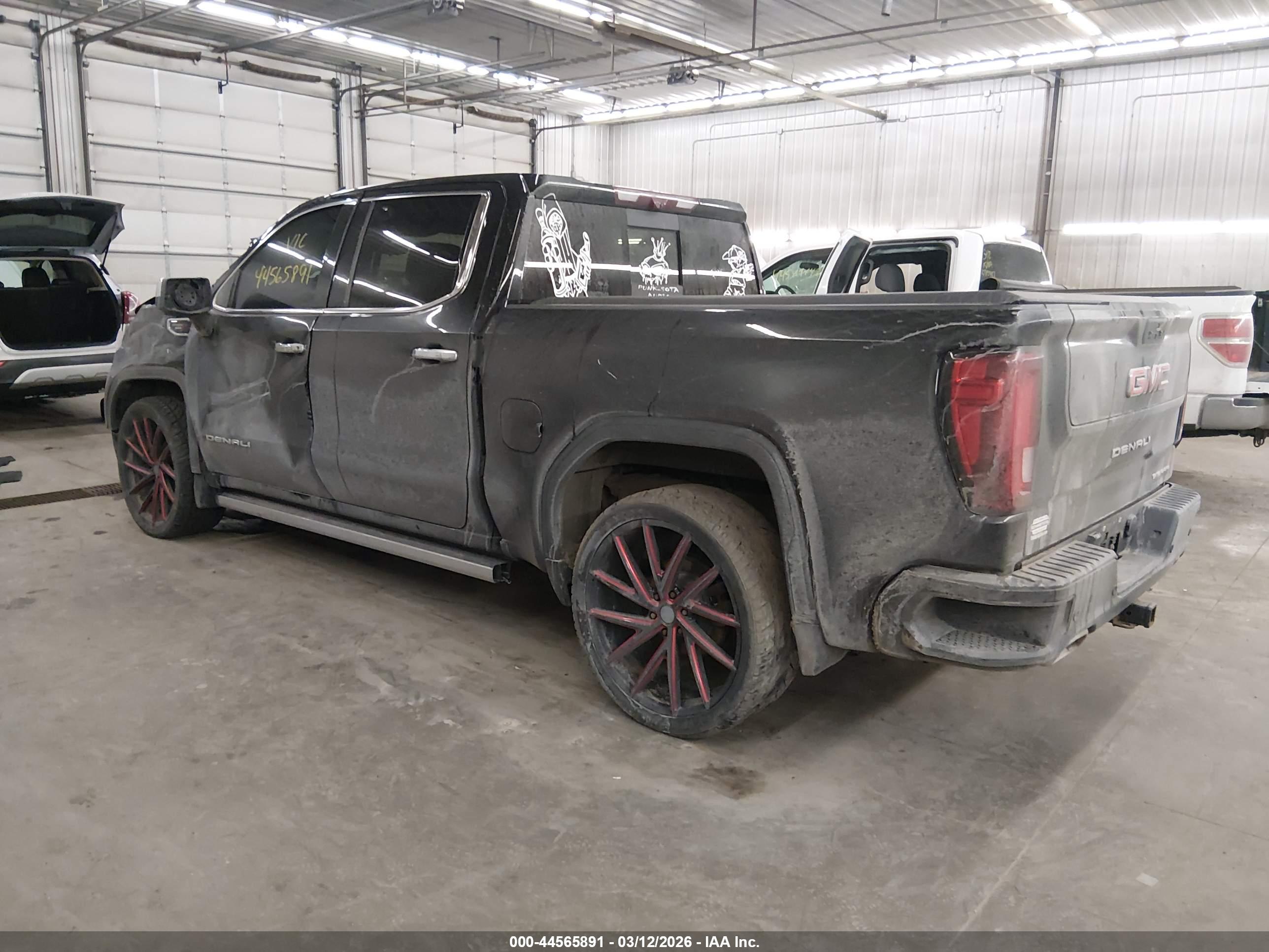 GMC SIERRA image 3