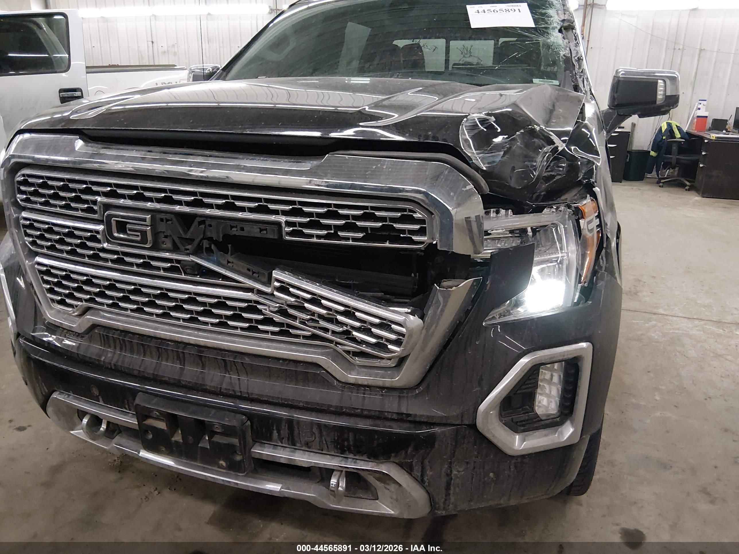 GMC SIERRA image 6