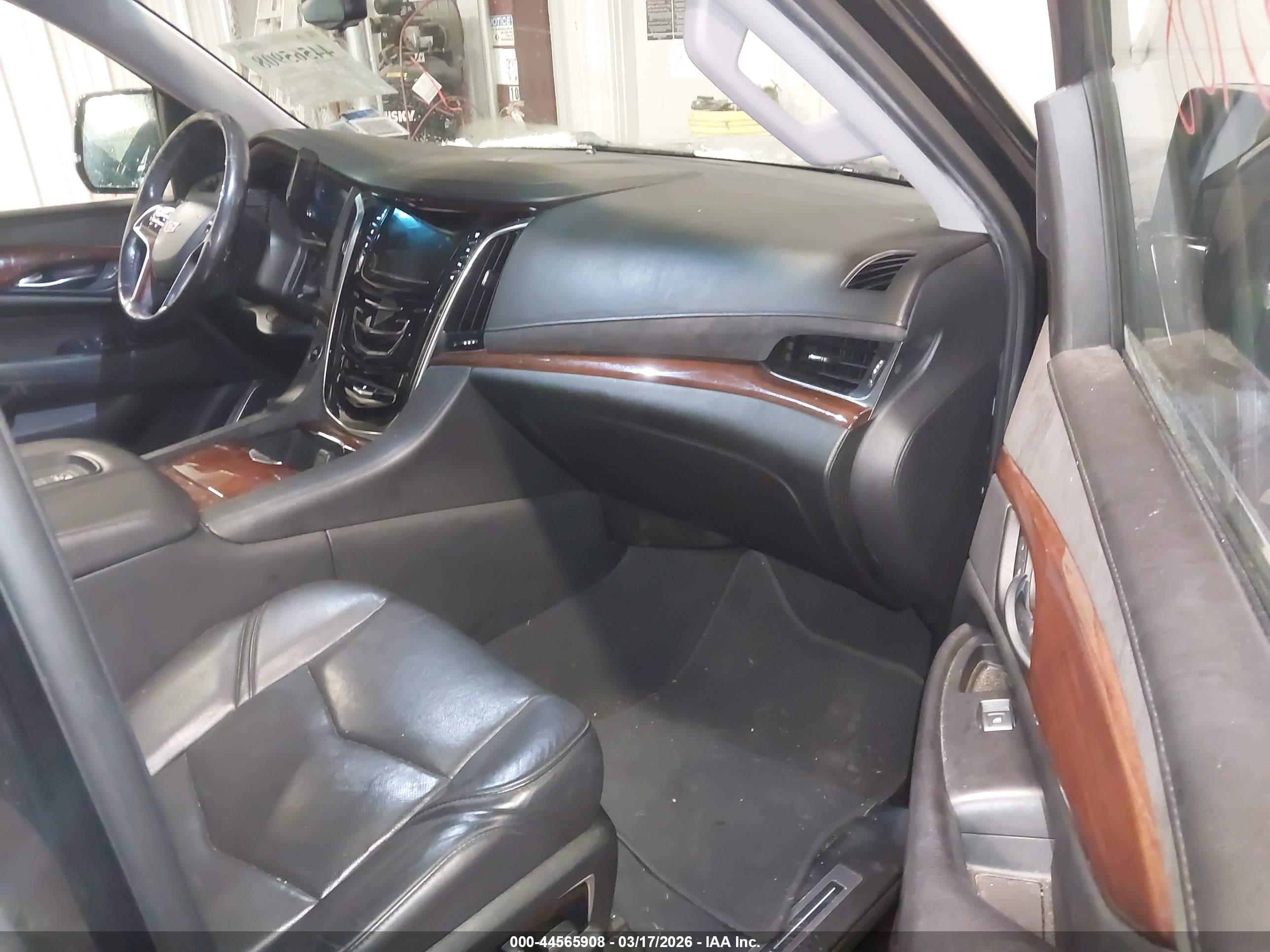 CADILLAC ESCALADE image 5