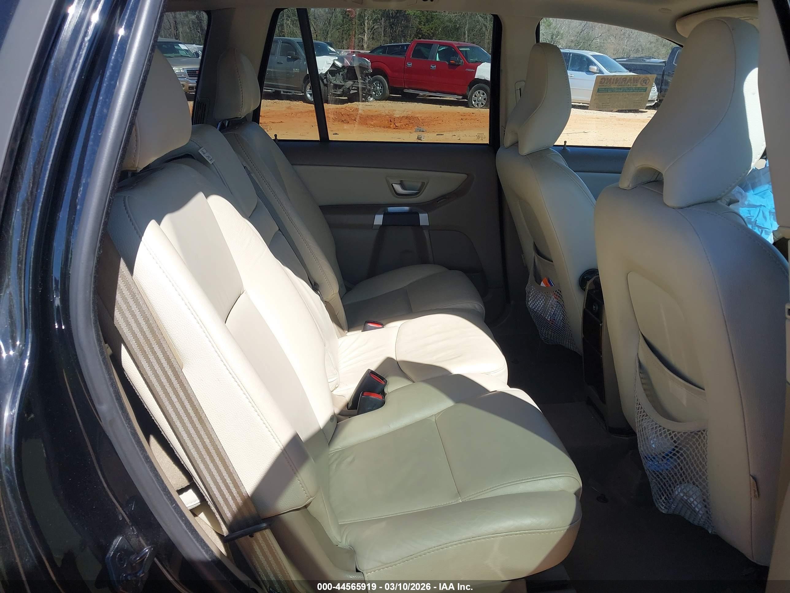 VOLVO XC90 image 8