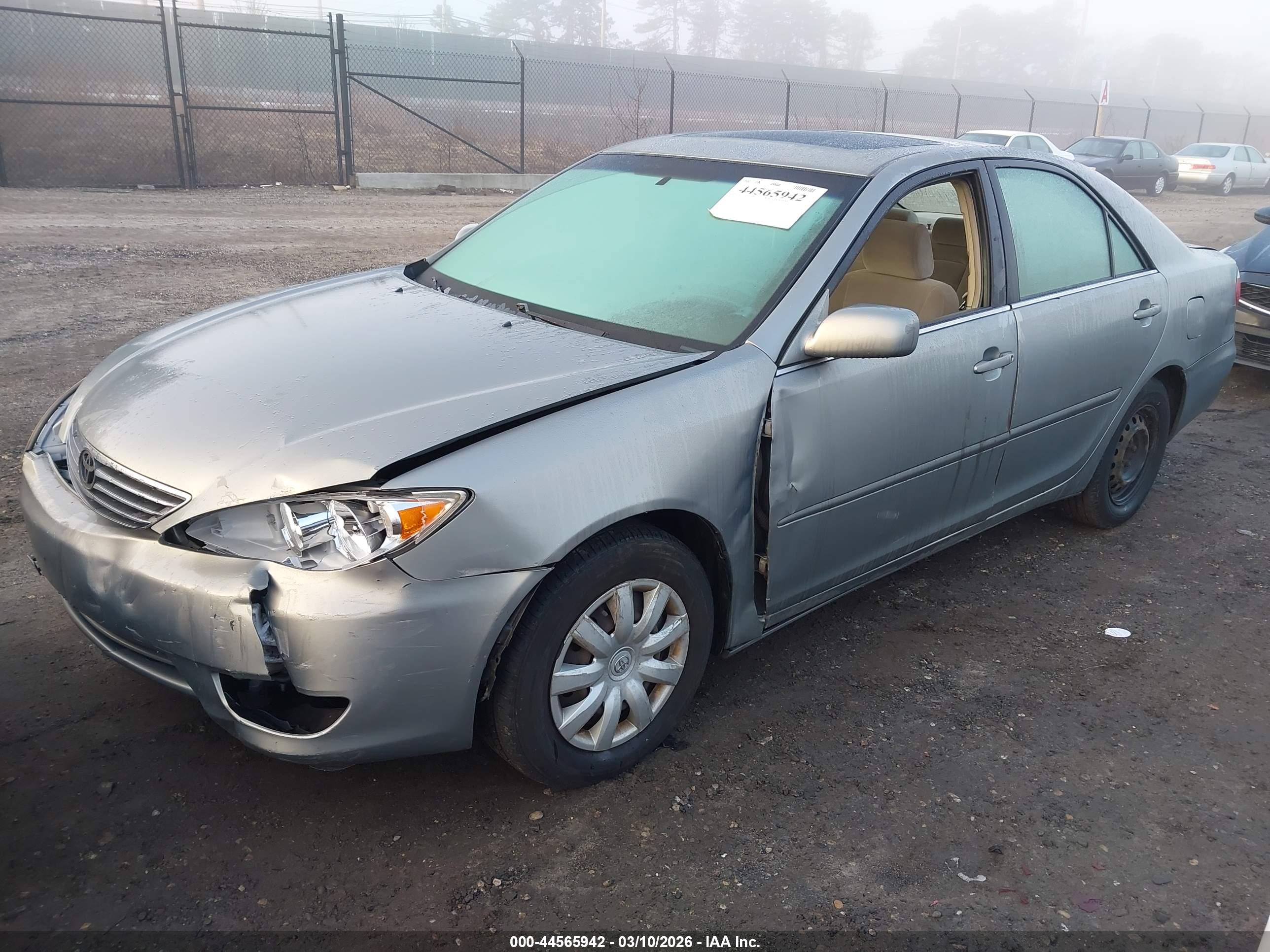 TOYOTA CAMRY image 2