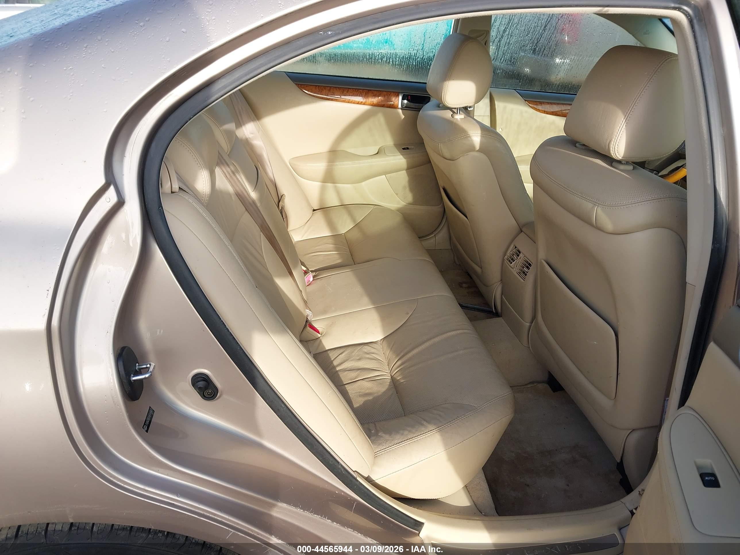 LEXUS ES image 8