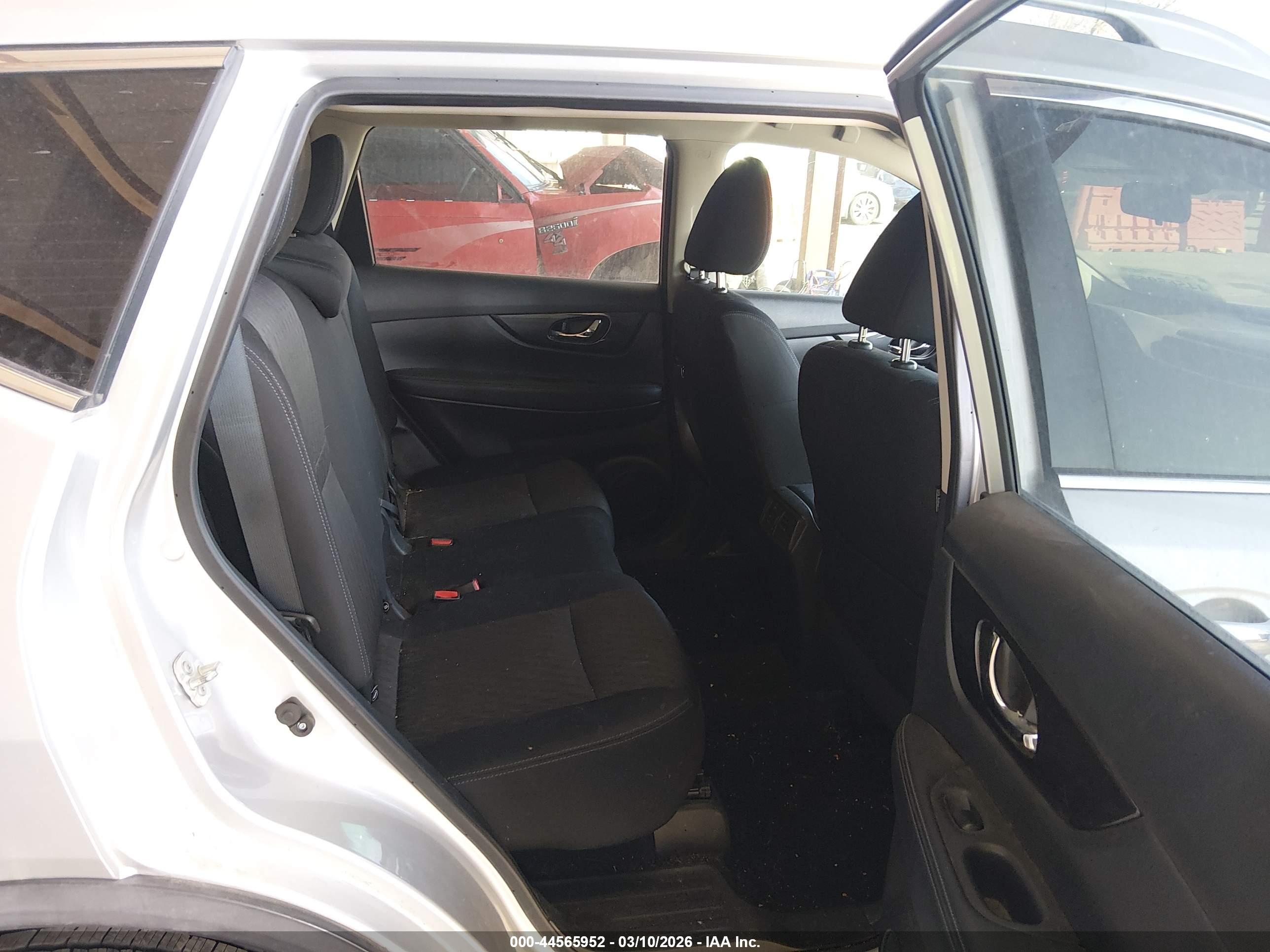 NISSAN ROGUE image 8