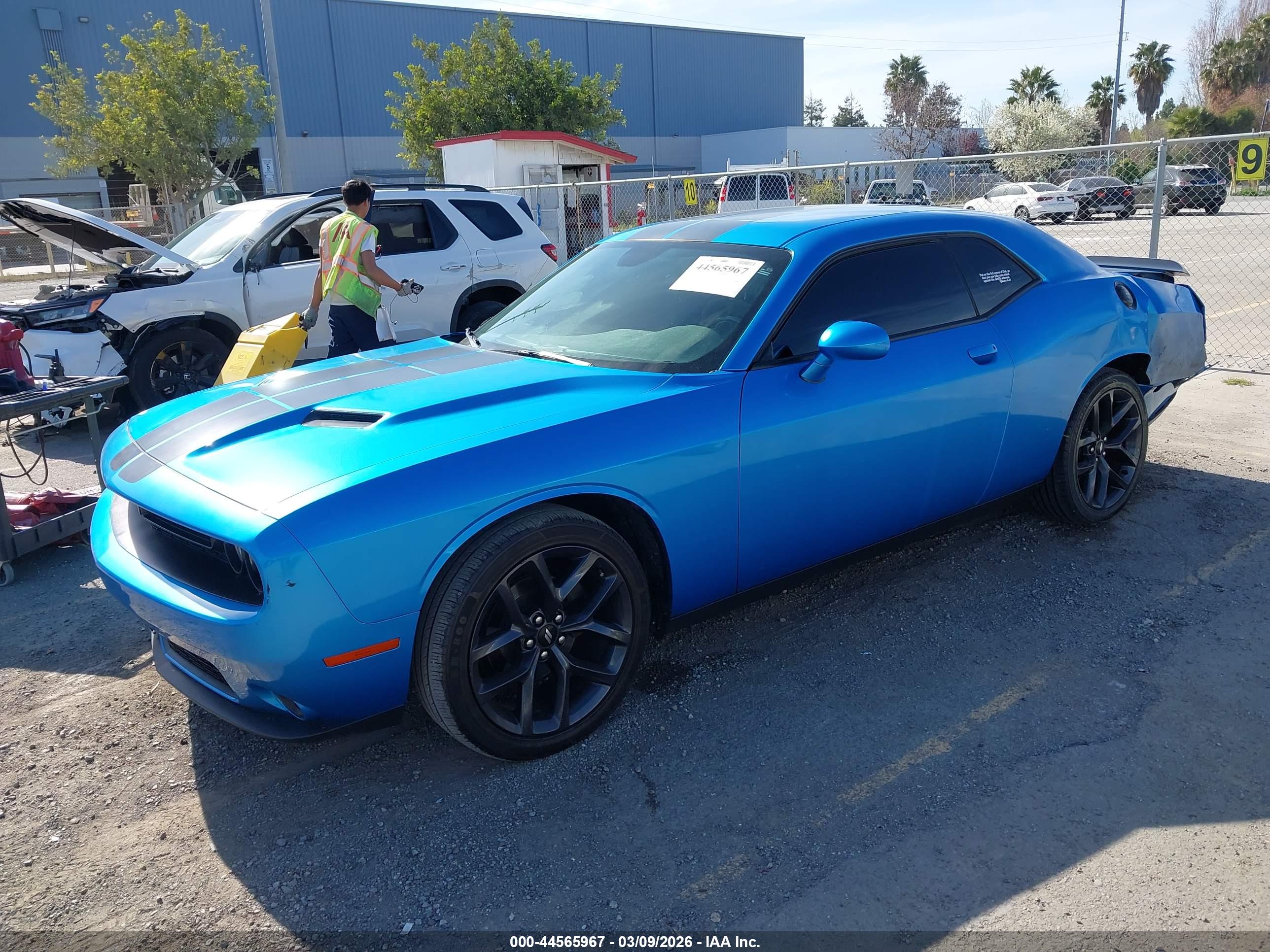 DODGE CHALLENGER image 2