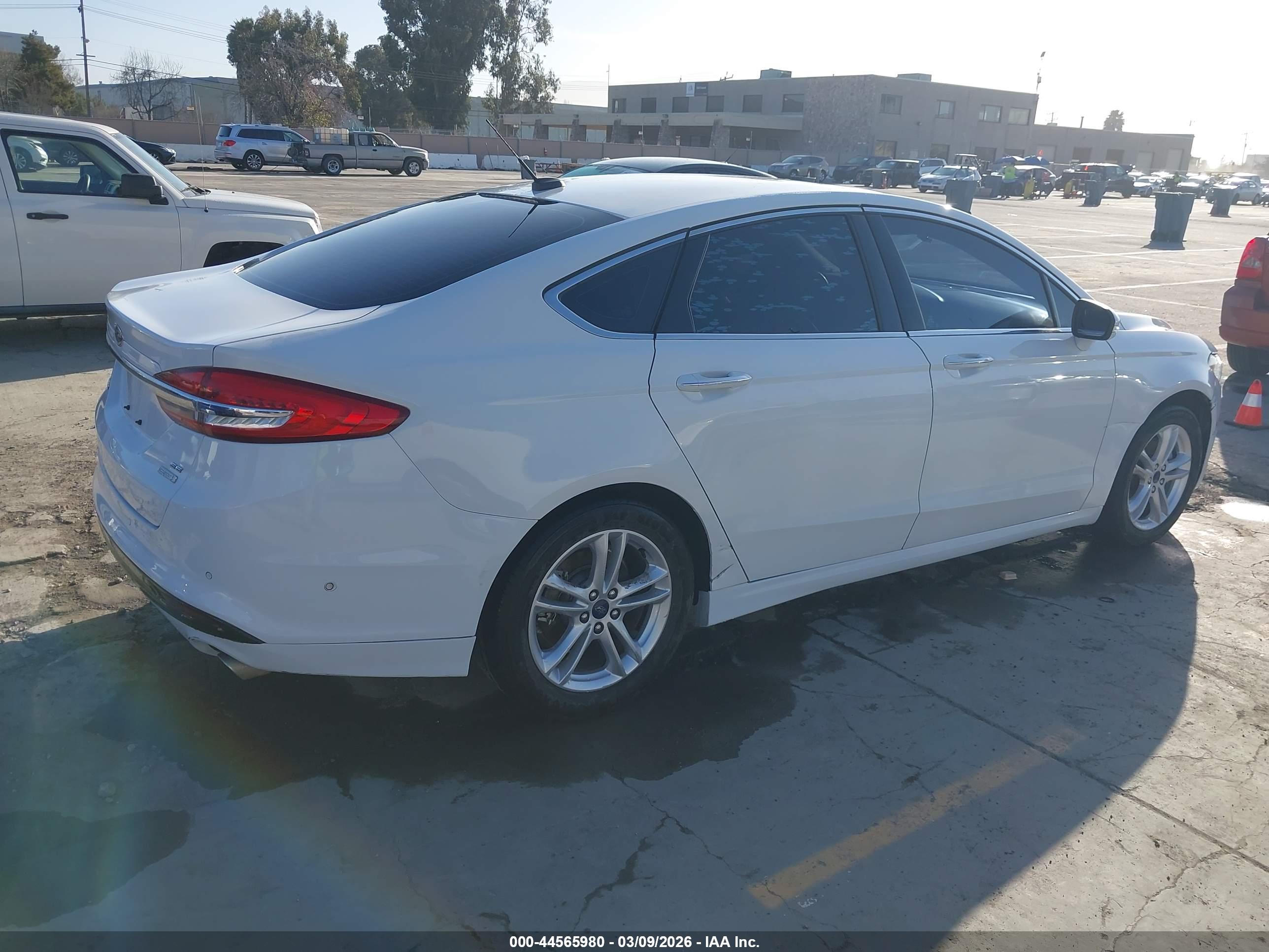 FORD FUSION image 4