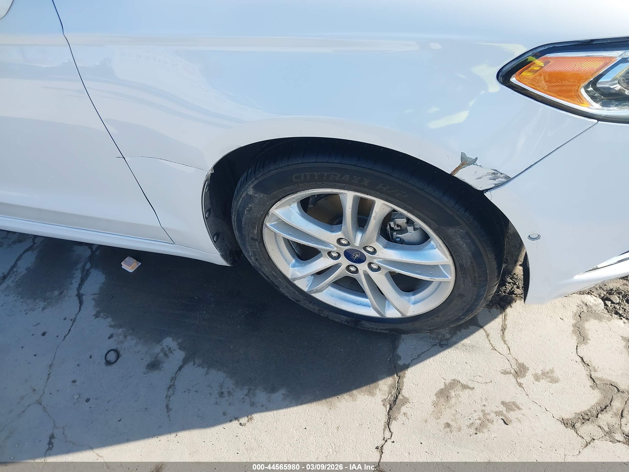 FORD FUSION image 6