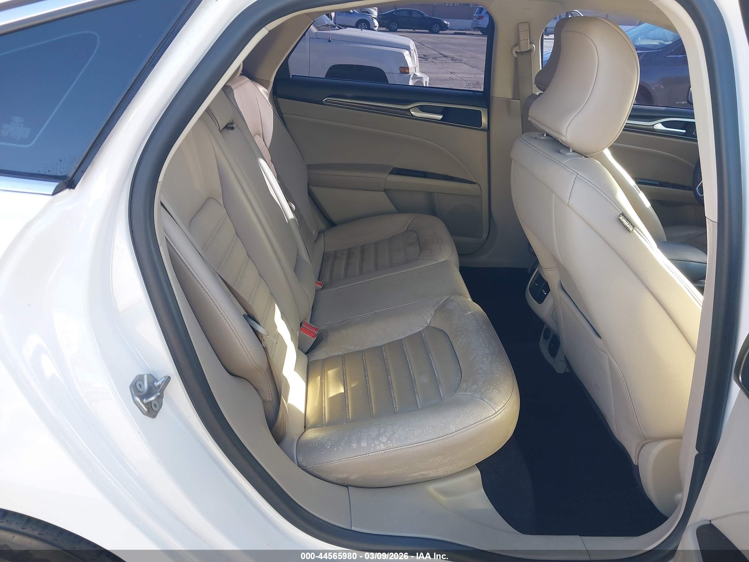 FORD FUSION image 8