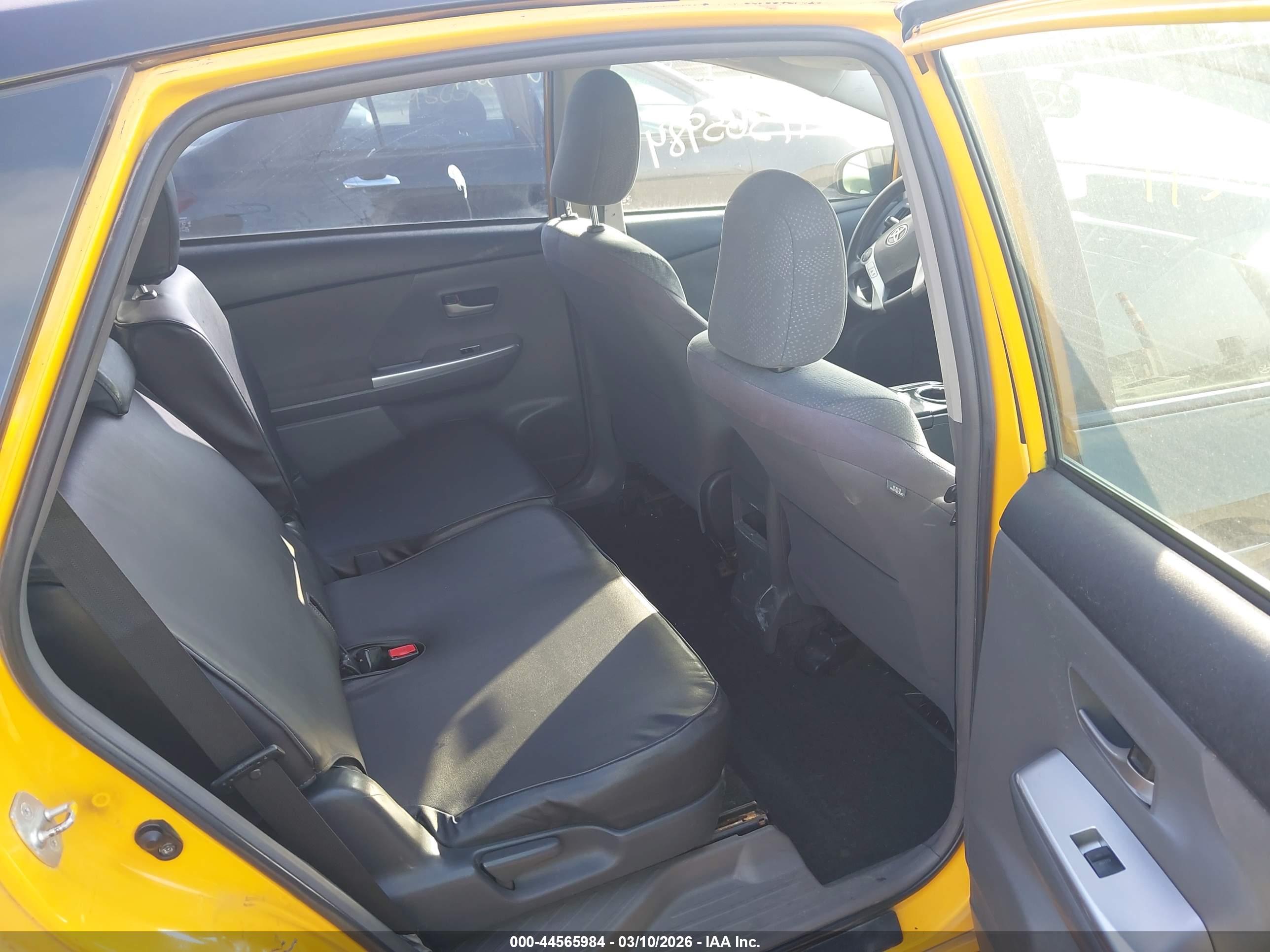 TOYOTA PRIUS image 8