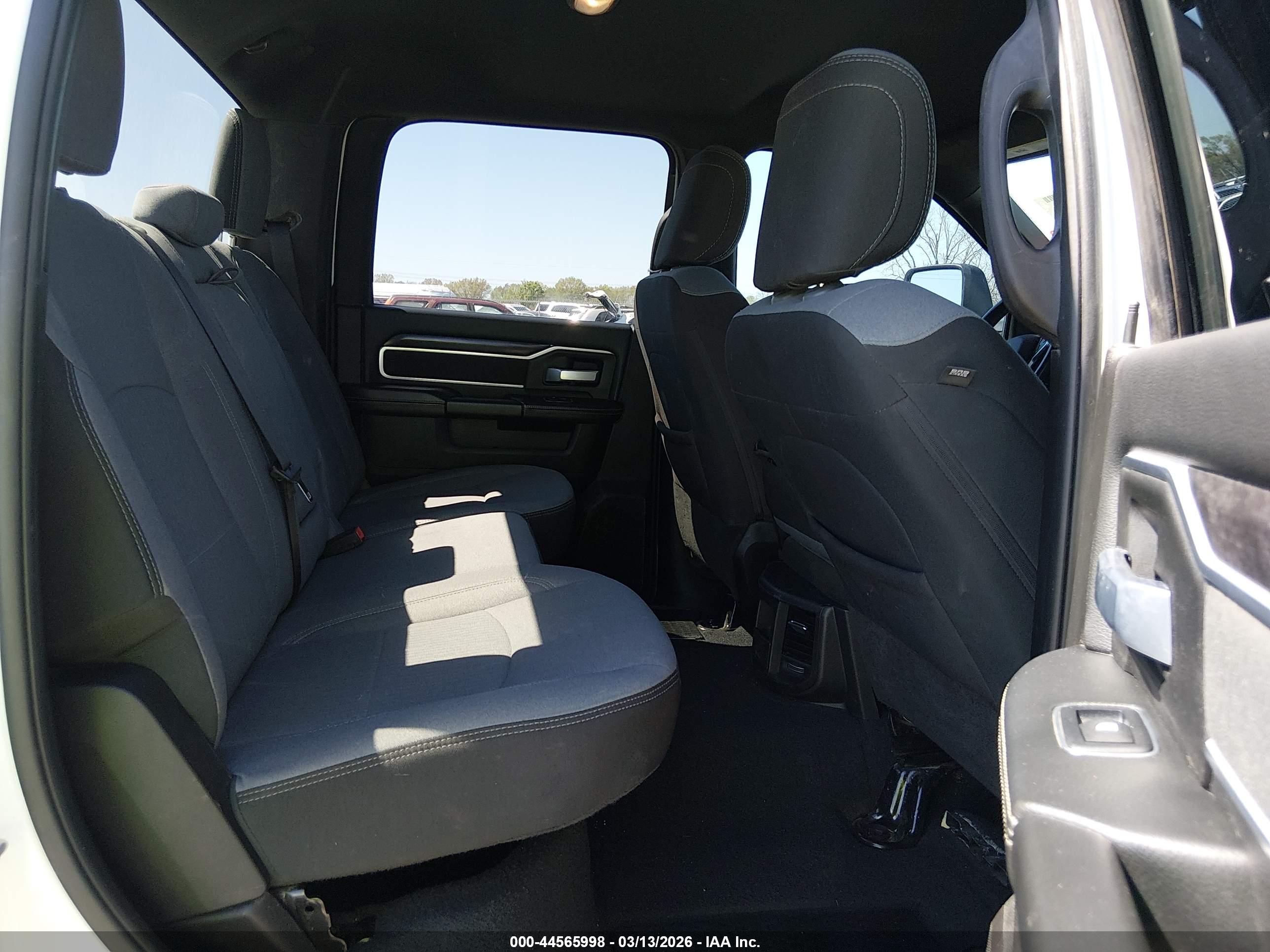 RAM 2500 image 8