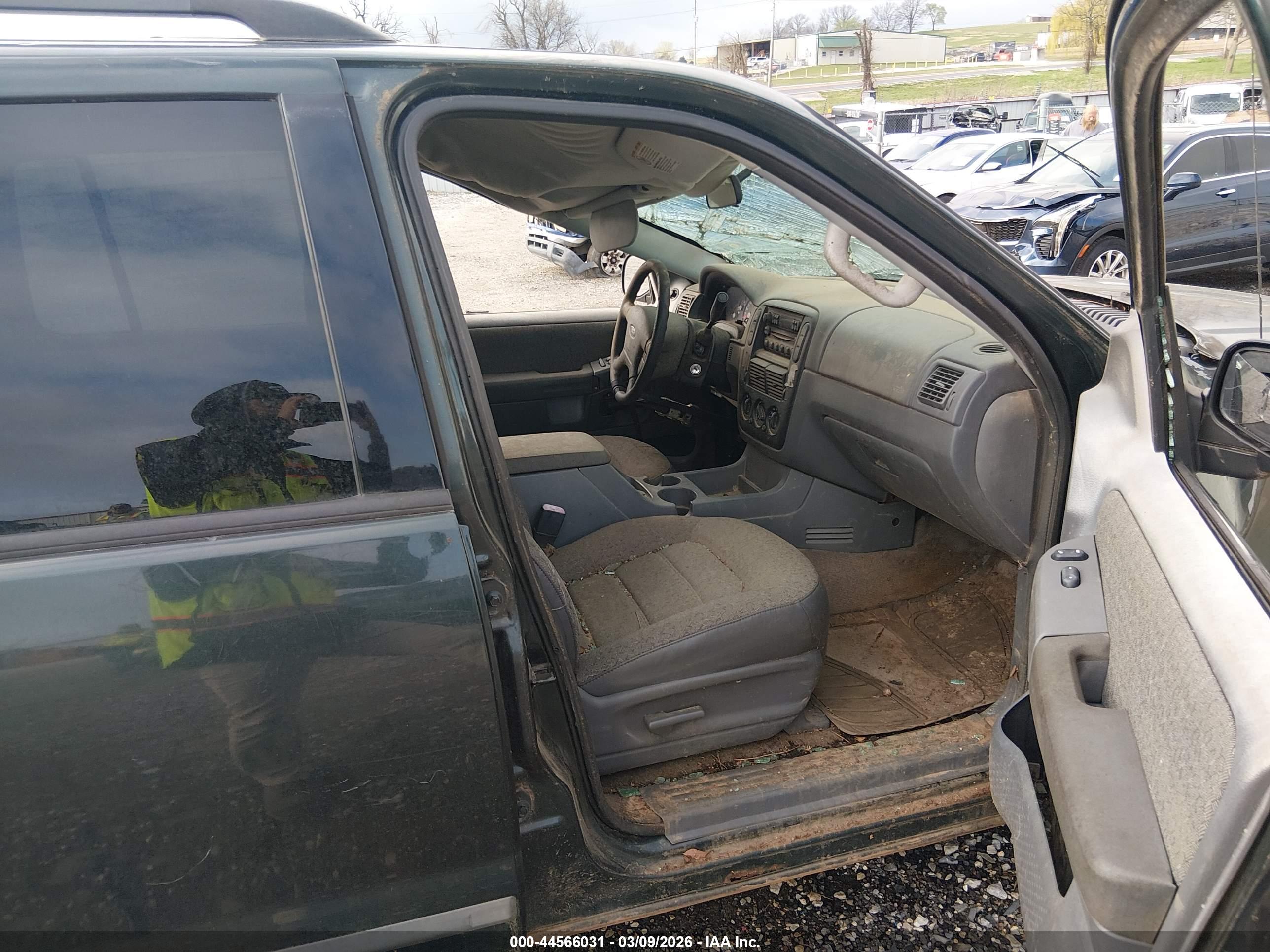 FORD EXPLORER image 5