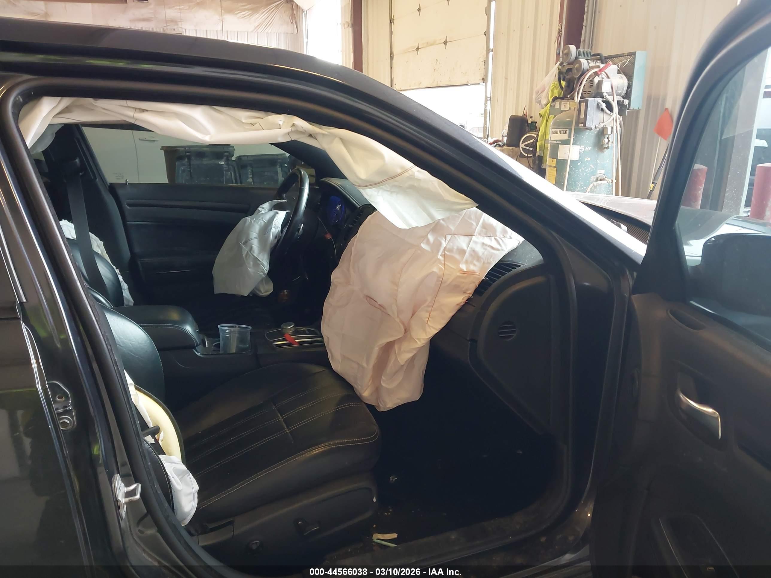 CHRYSLER 300 image 5