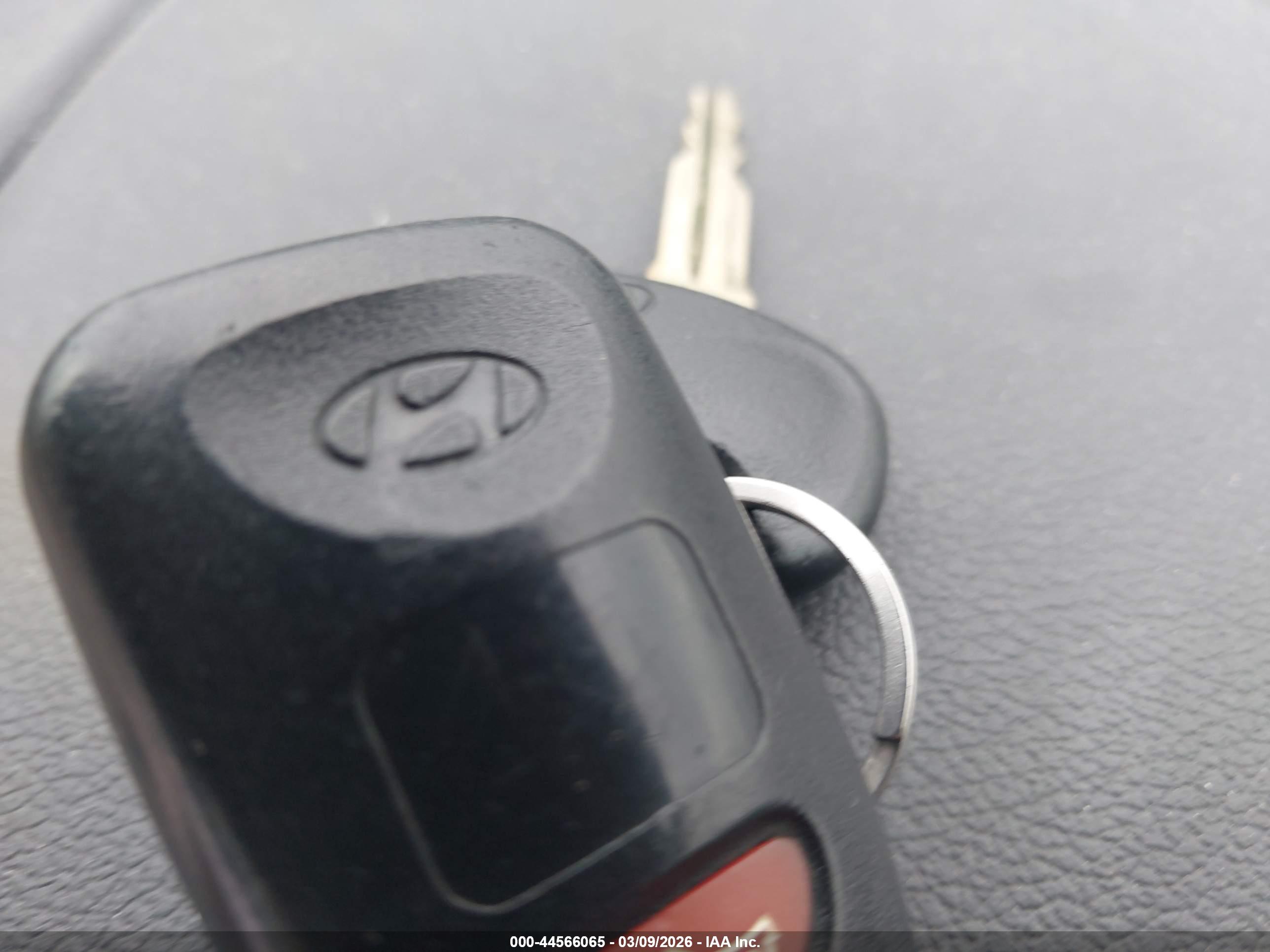HYUNDAI ELANTRA image 11