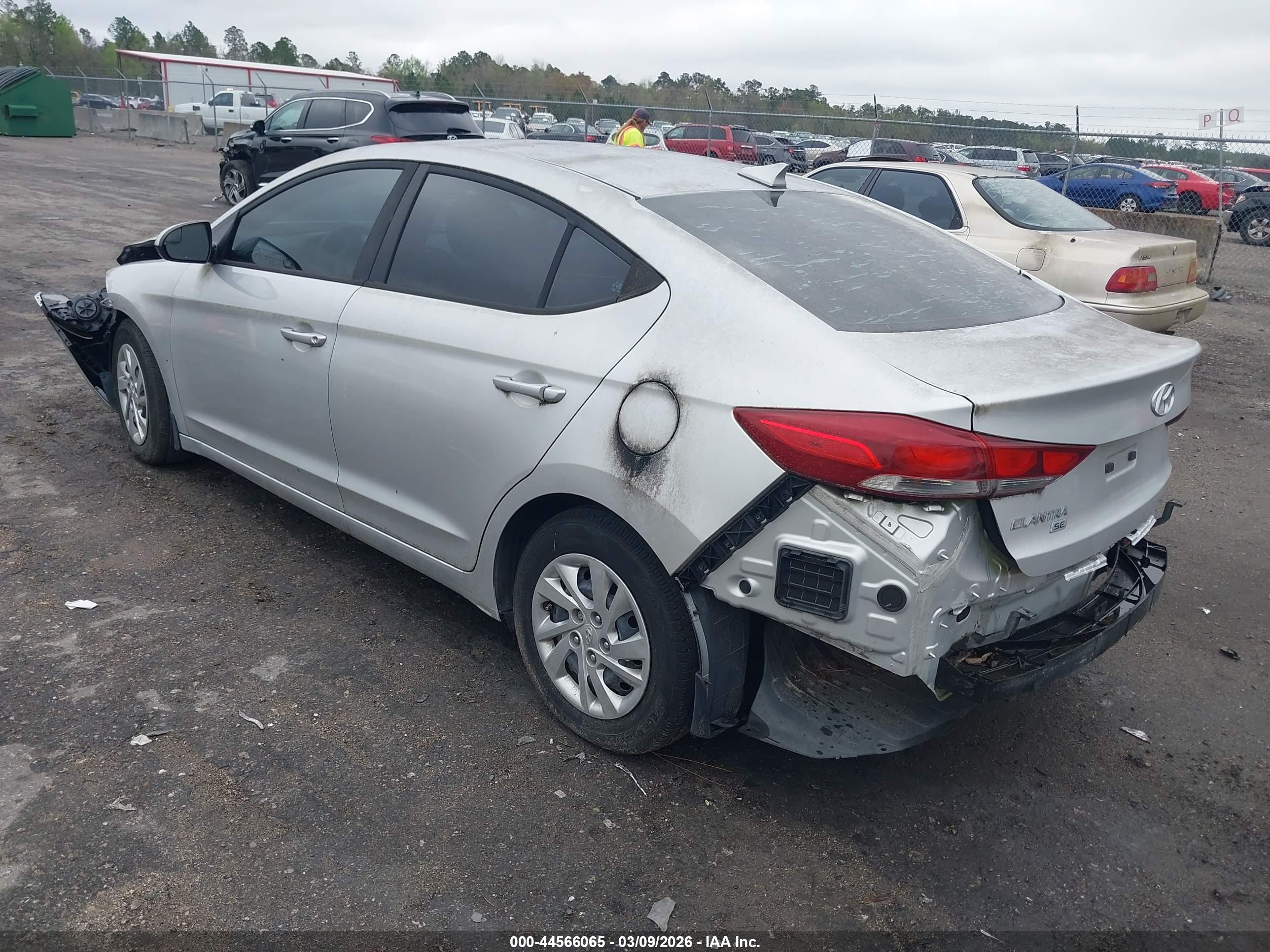 HYUNDAI ELANTRA image 3