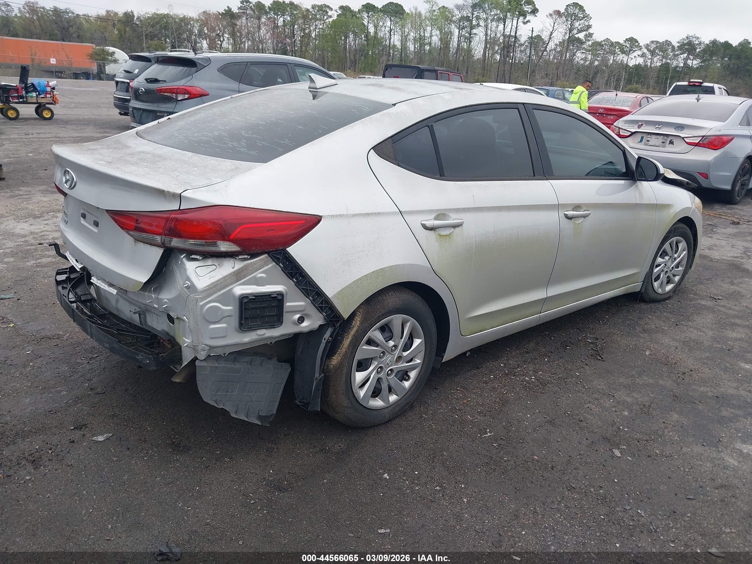 HYUNDAI ELANTRA image 4