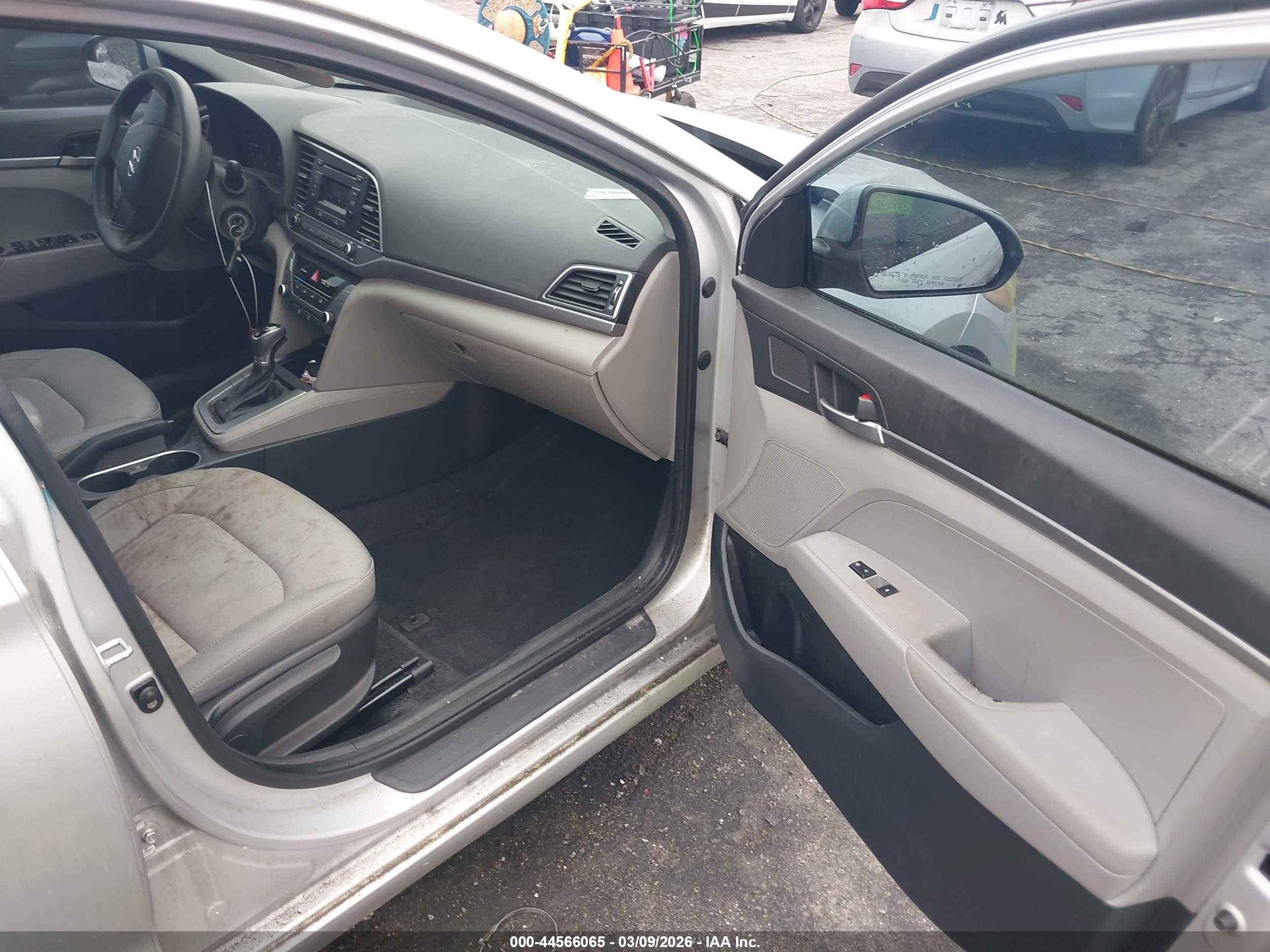 HYUNDAI ELANTRA image 5