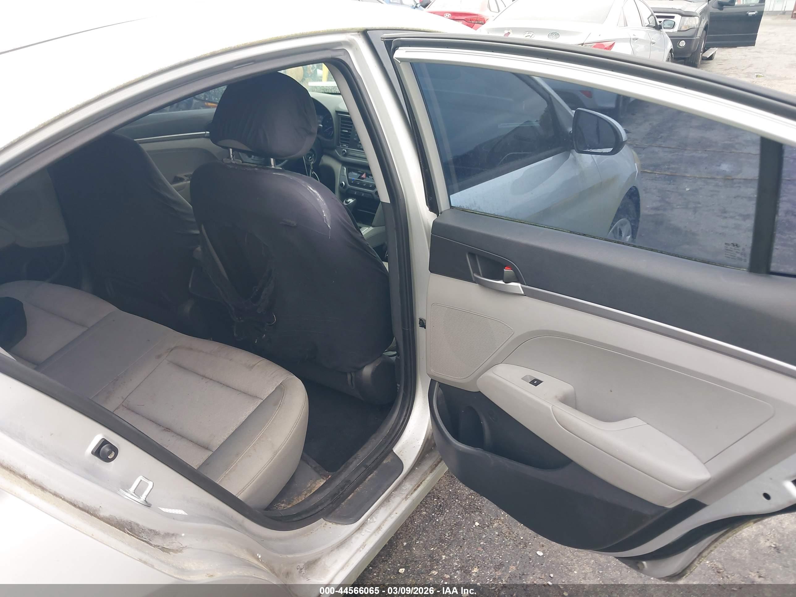 HYUNDAI ELANTRA image 8