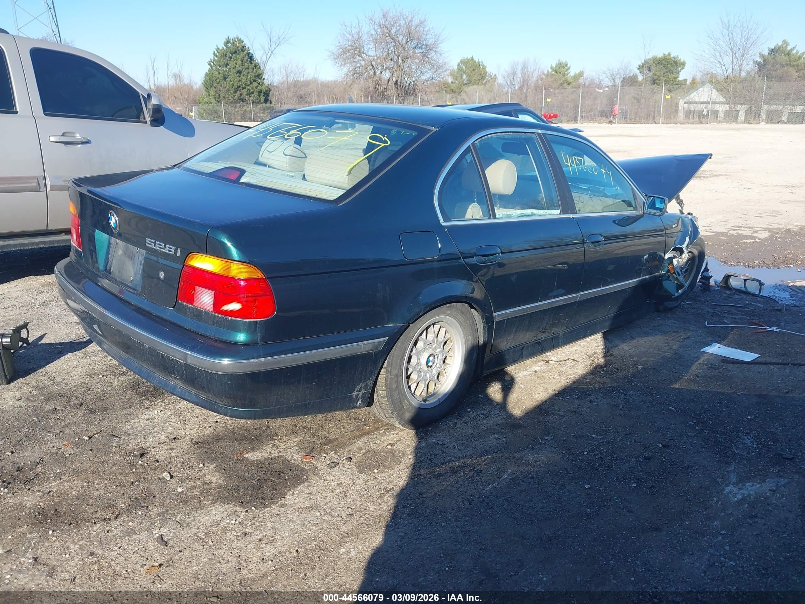 BMW 528I image 4