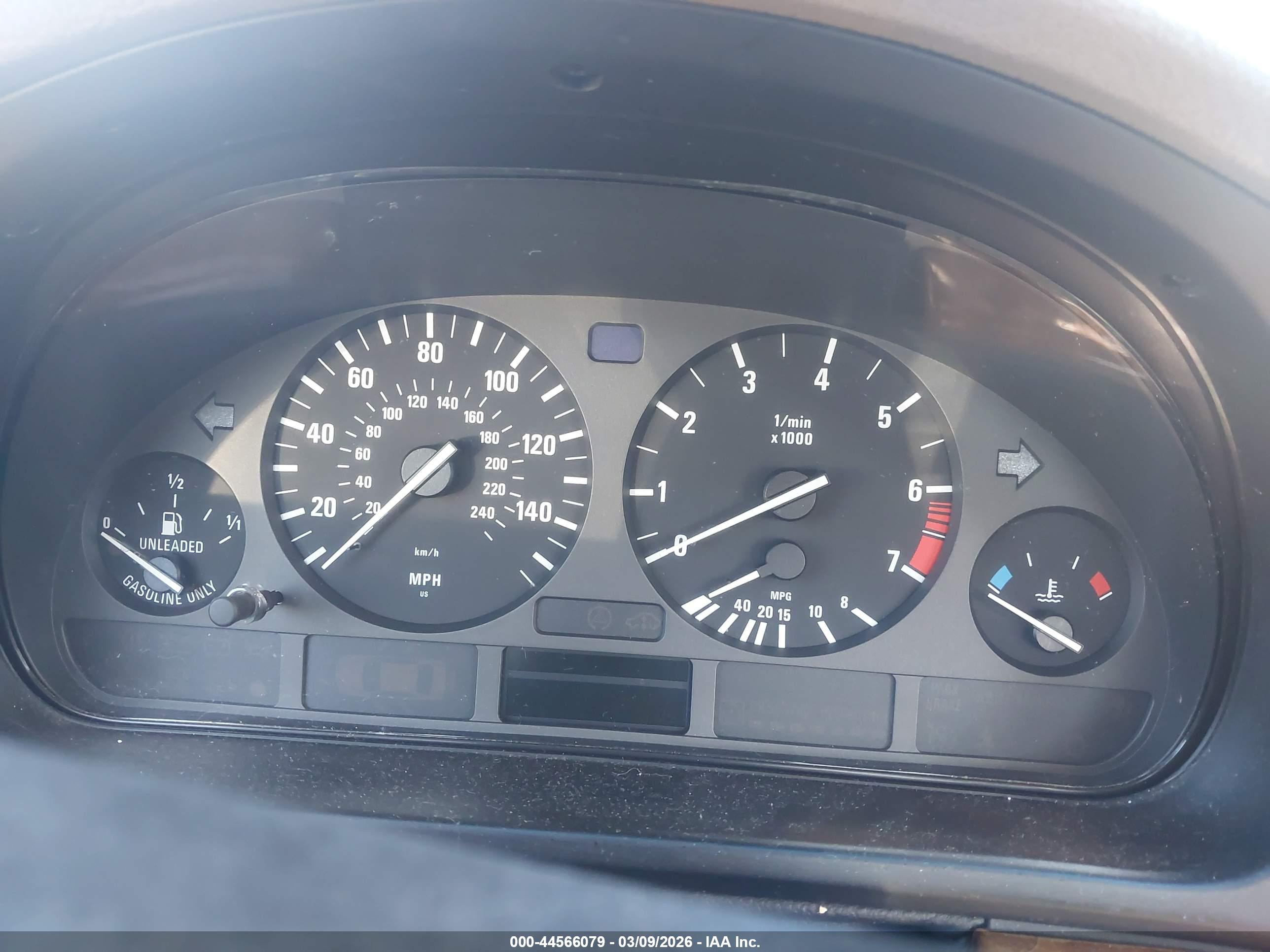 BMW 528I image 7