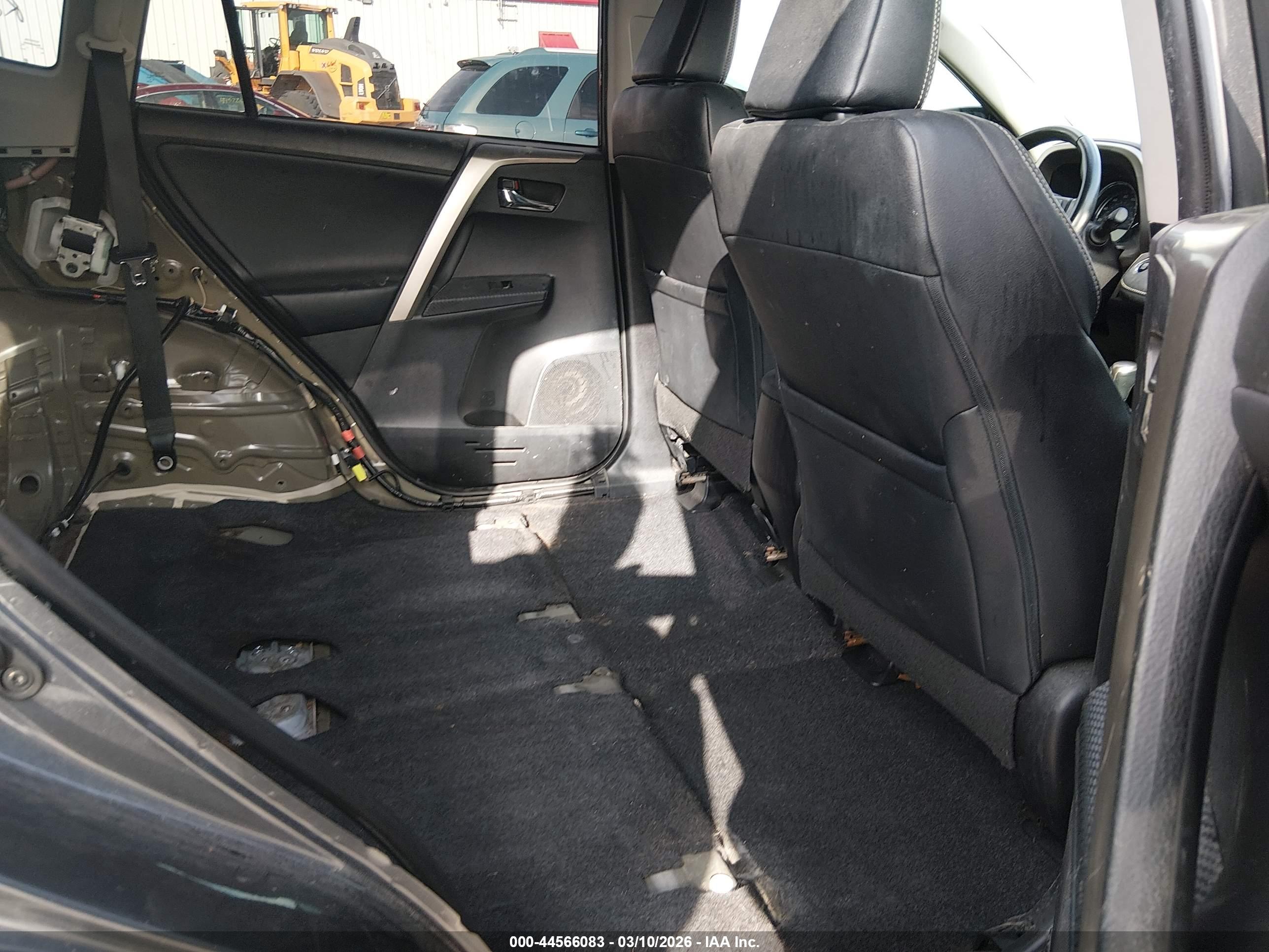 TOYOTA RAV4 image 8