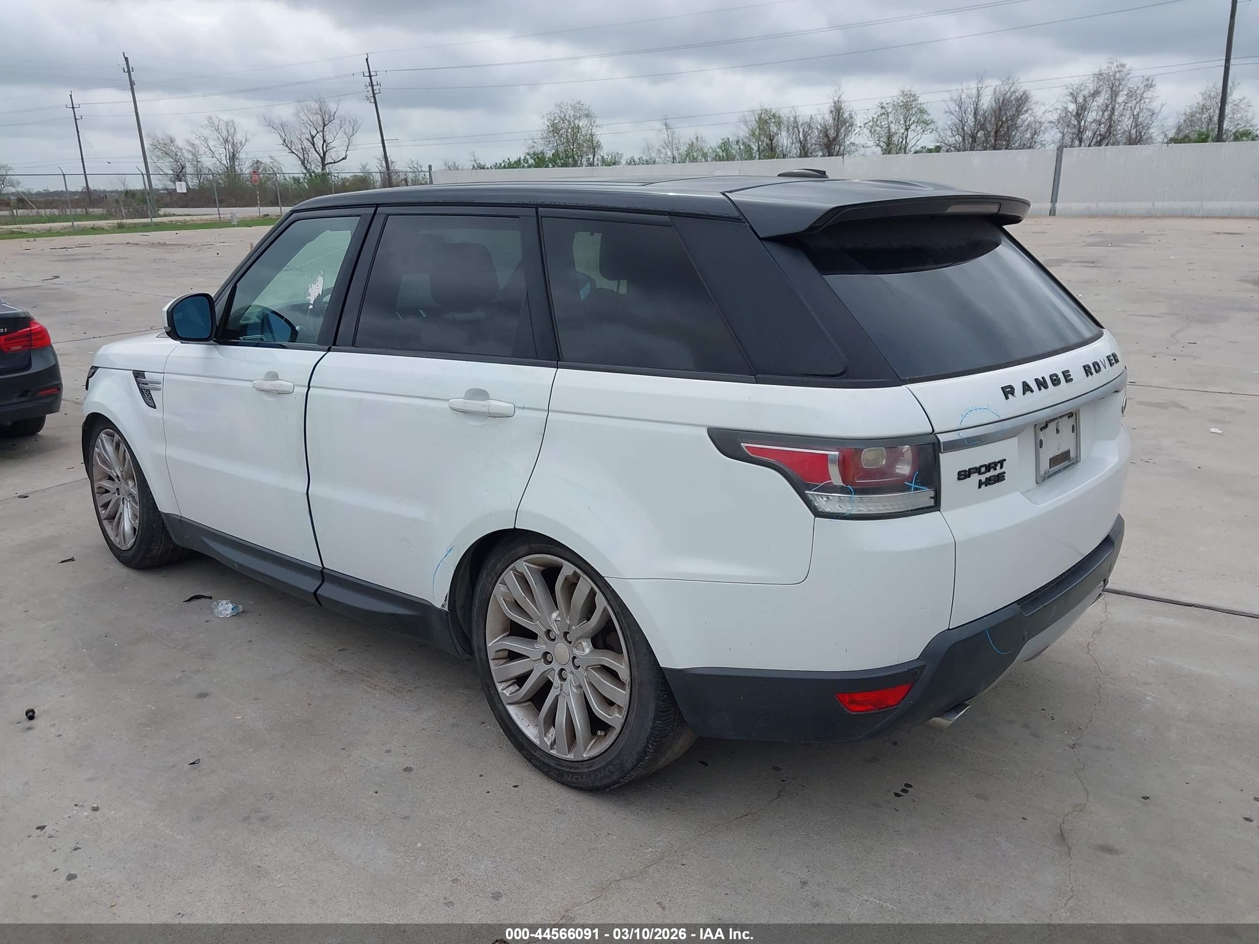 LAND ROVER image 3