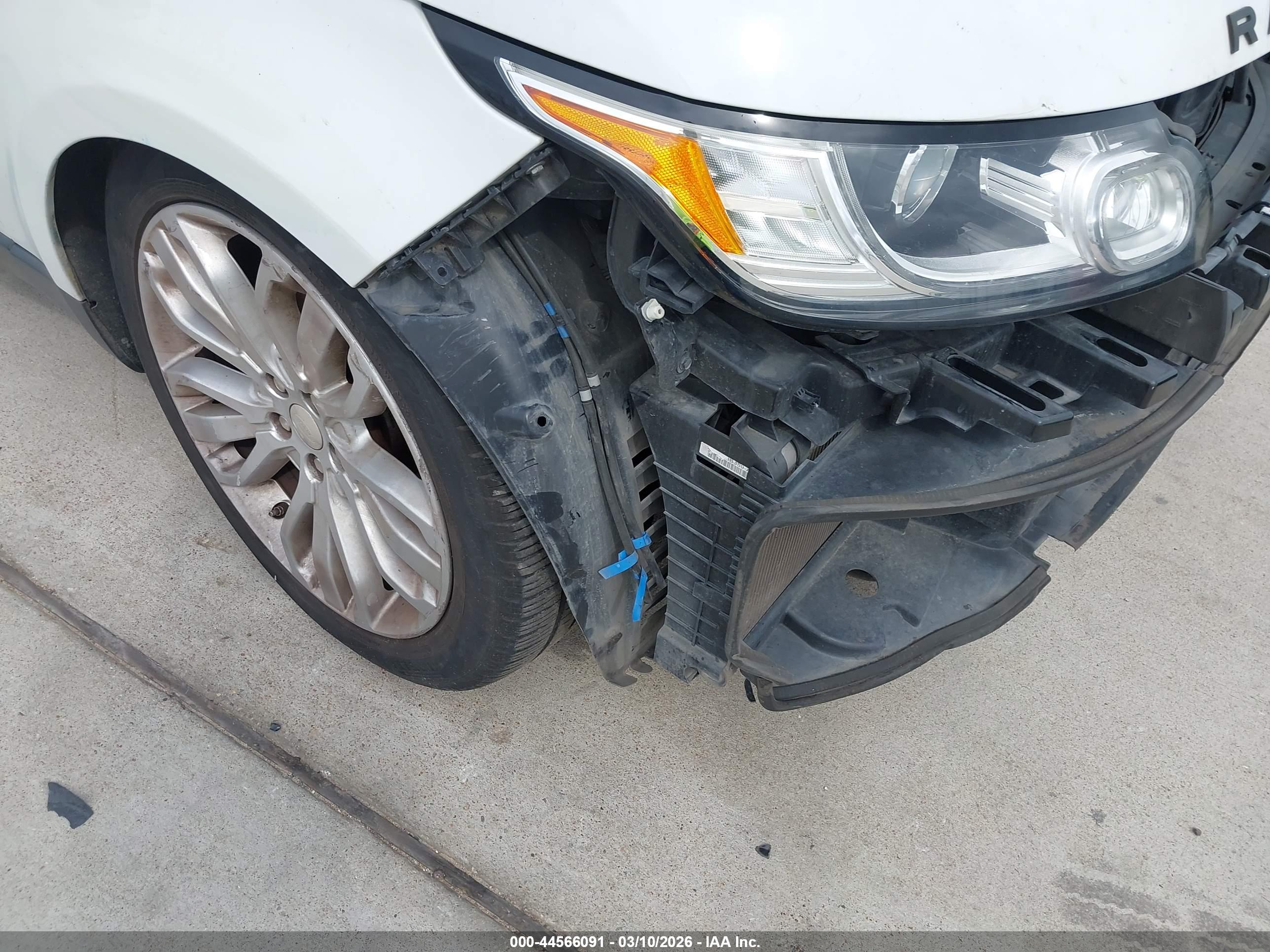 LAND ROVER image 6