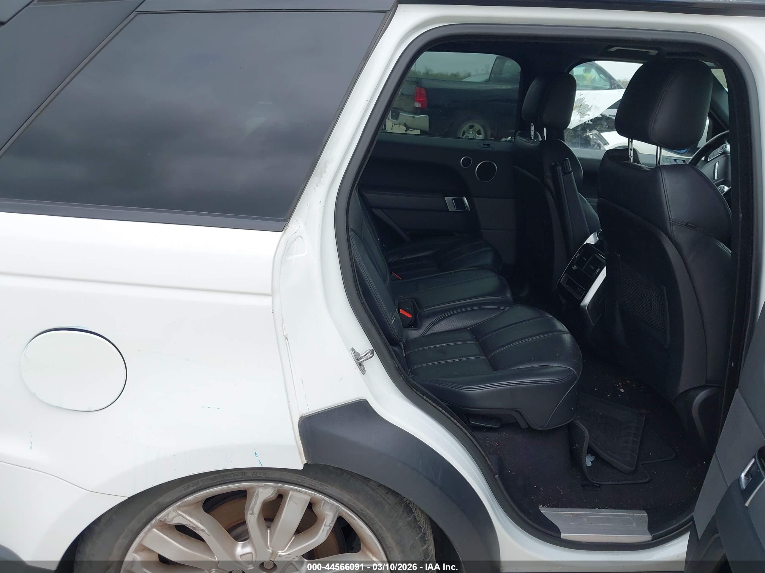 LAND ROVER image 8