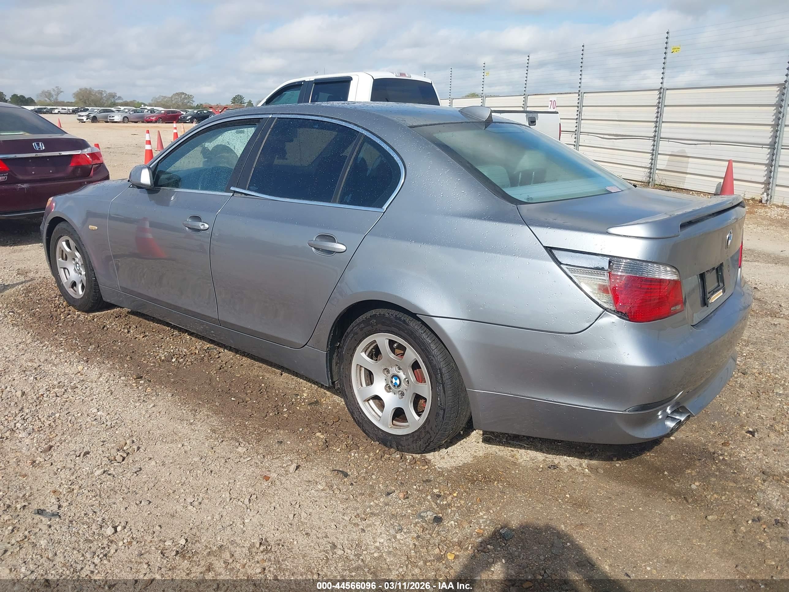 BMW 525I image 3