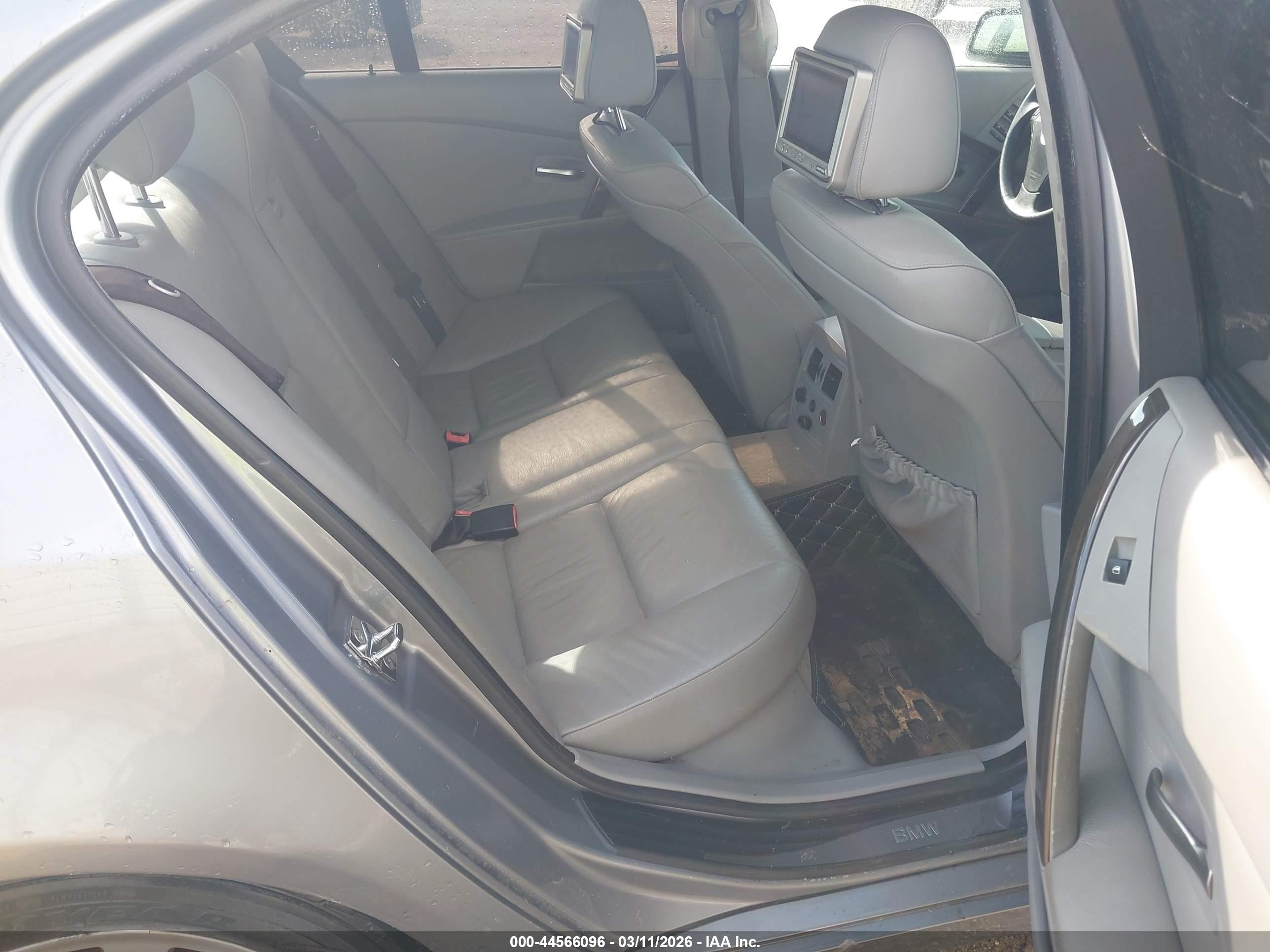 BMW 525I image 8