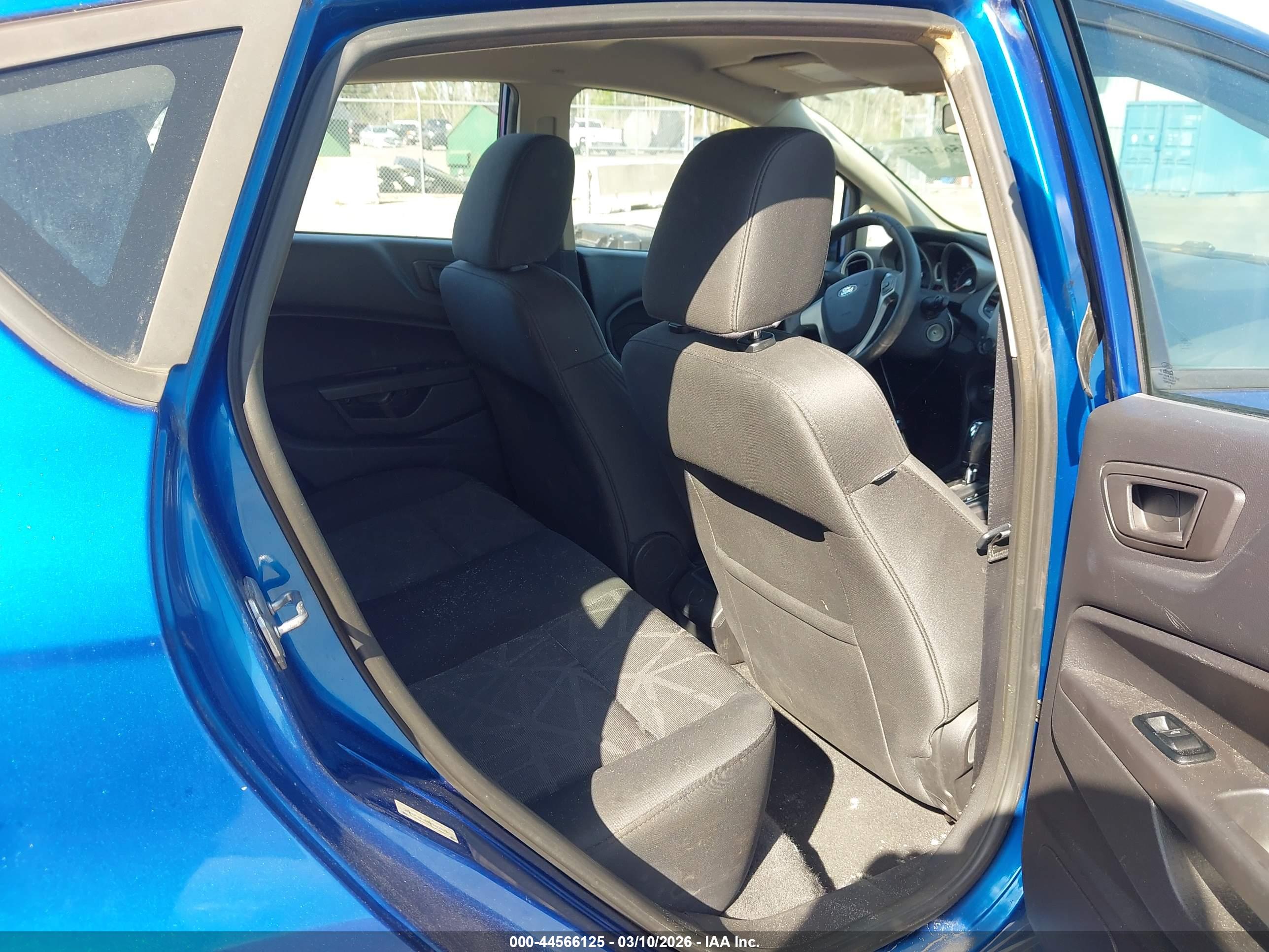 FORD FIESTA image 8