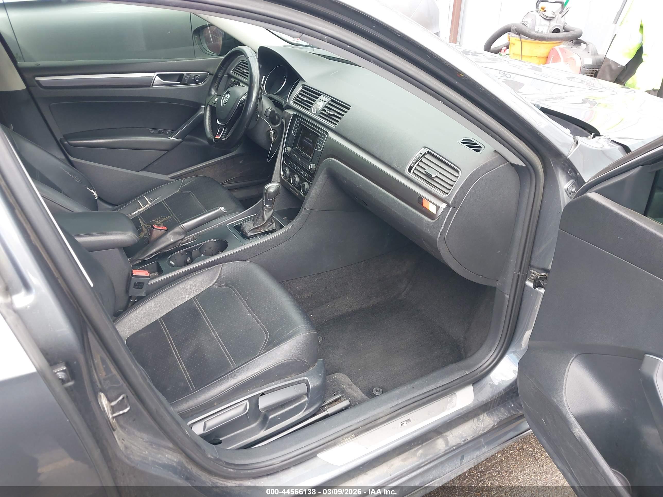 VOLKSWAGEN PASSAT image 5