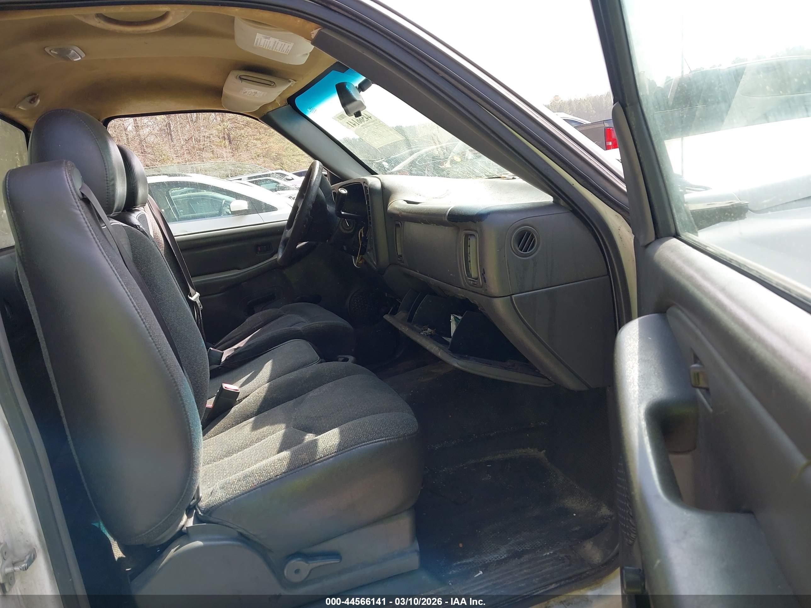CHEVROLET SILVERADO image 5