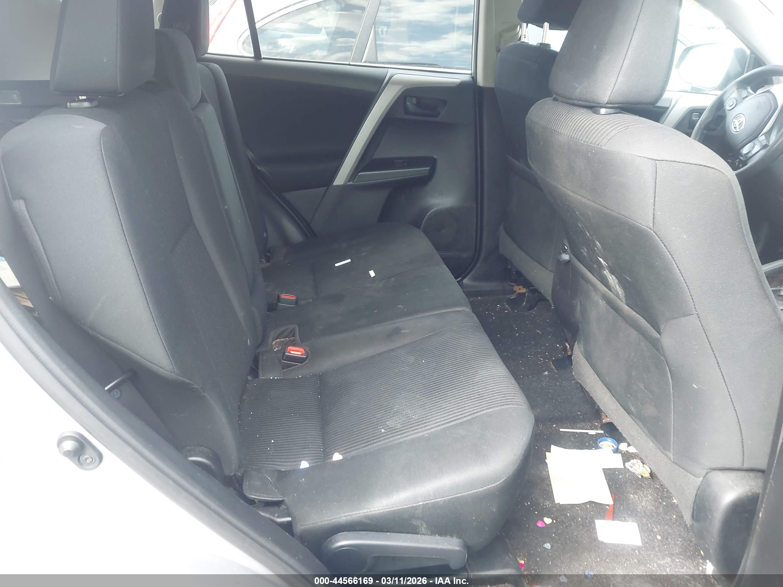 TOYOTA RAV4 image 8
