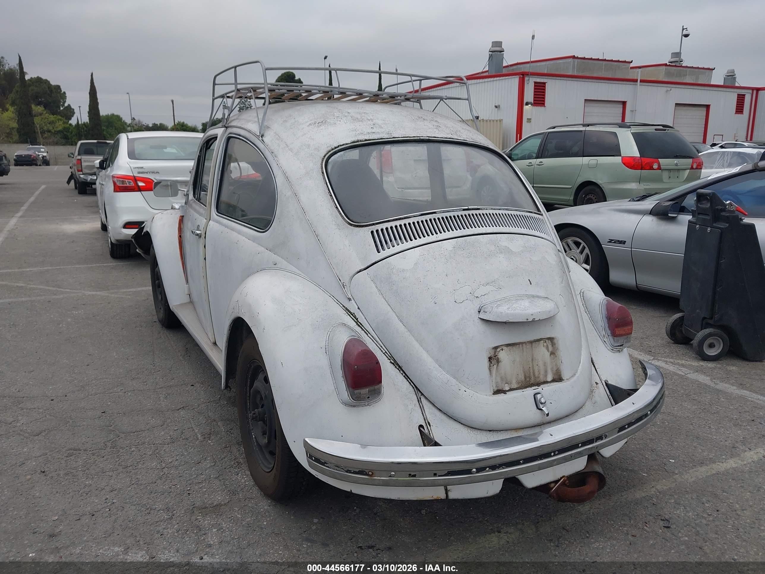 VOLKSWAGEN BEETLE image 3
