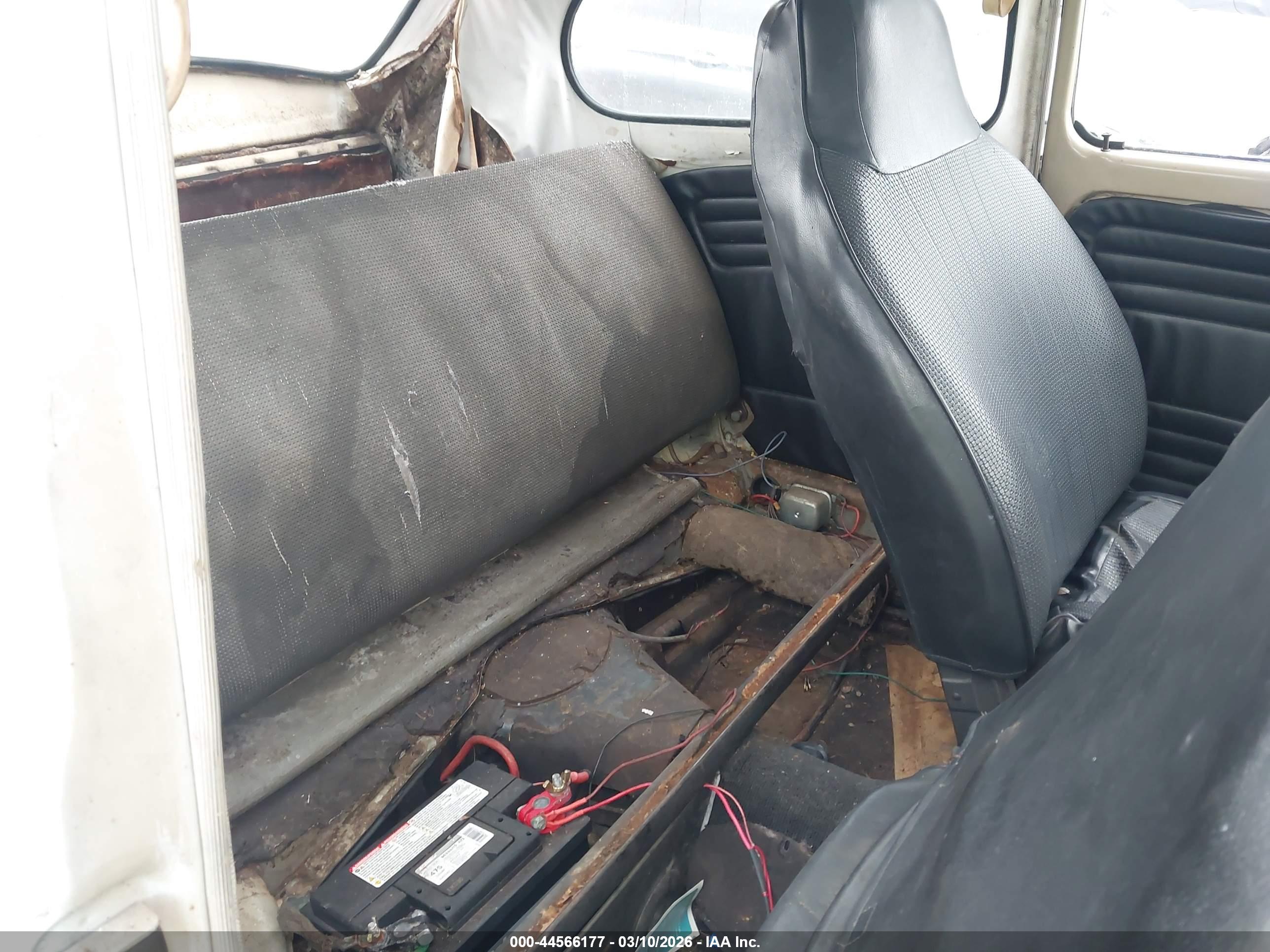 VOLKSWAGEN BEETLE image 8