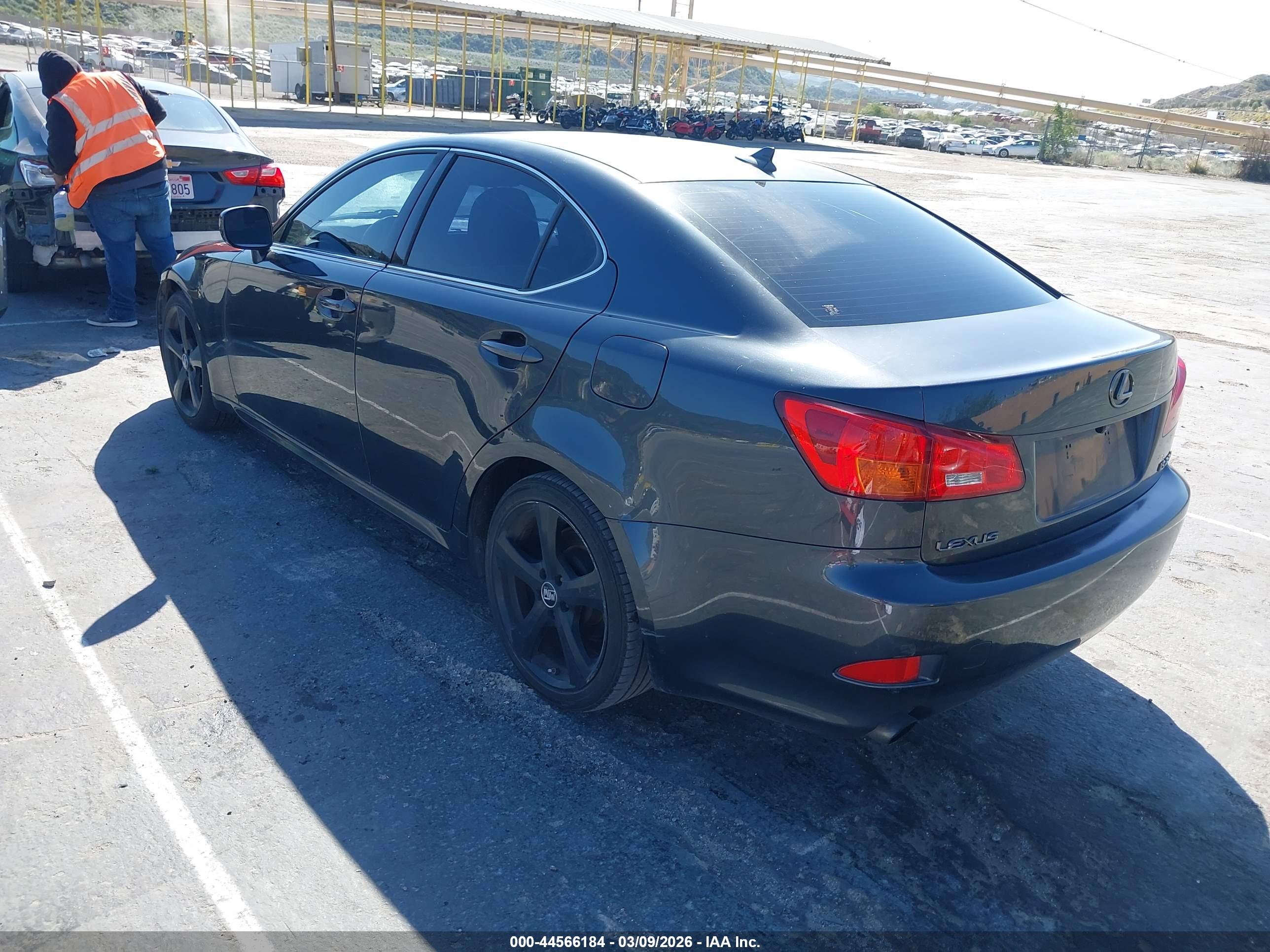 LEXUS IS image 3