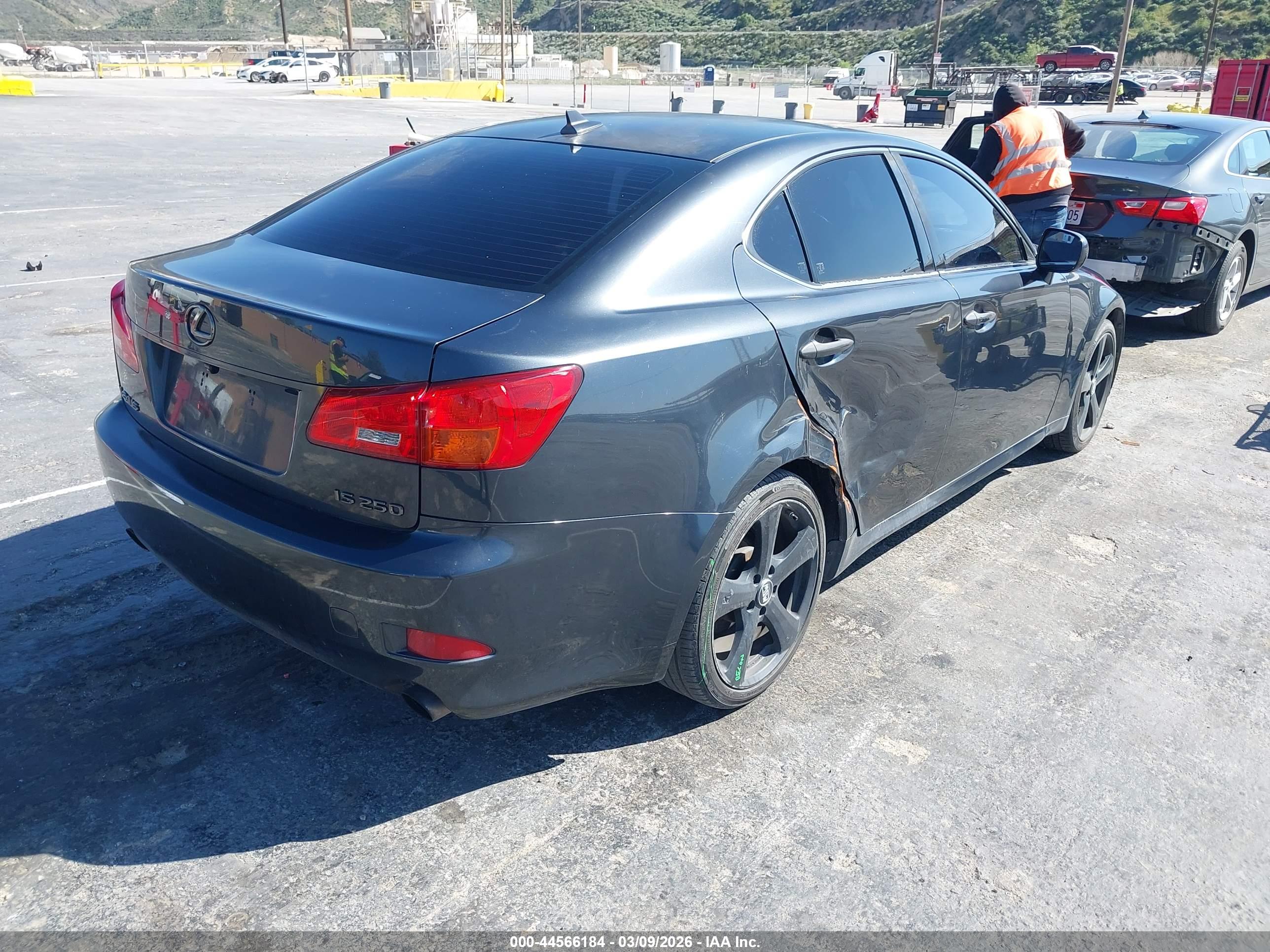 LEXUS IS image 4