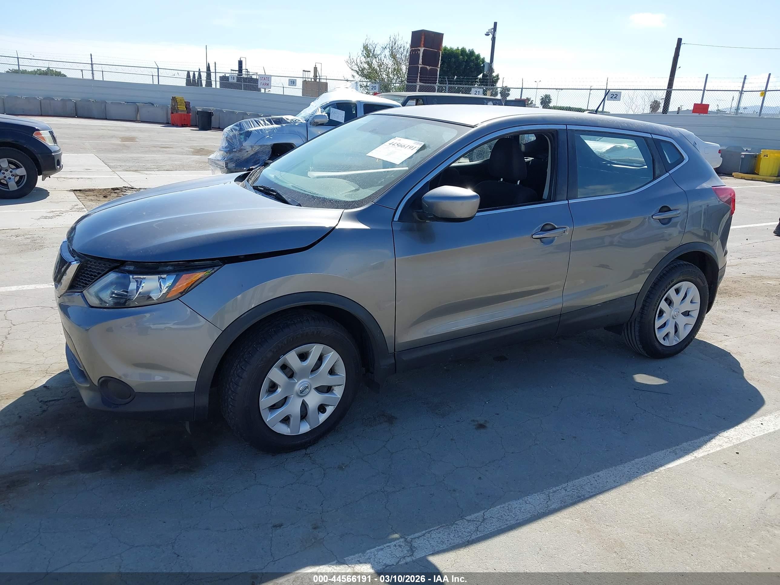 NISSAN ROGUE image 2