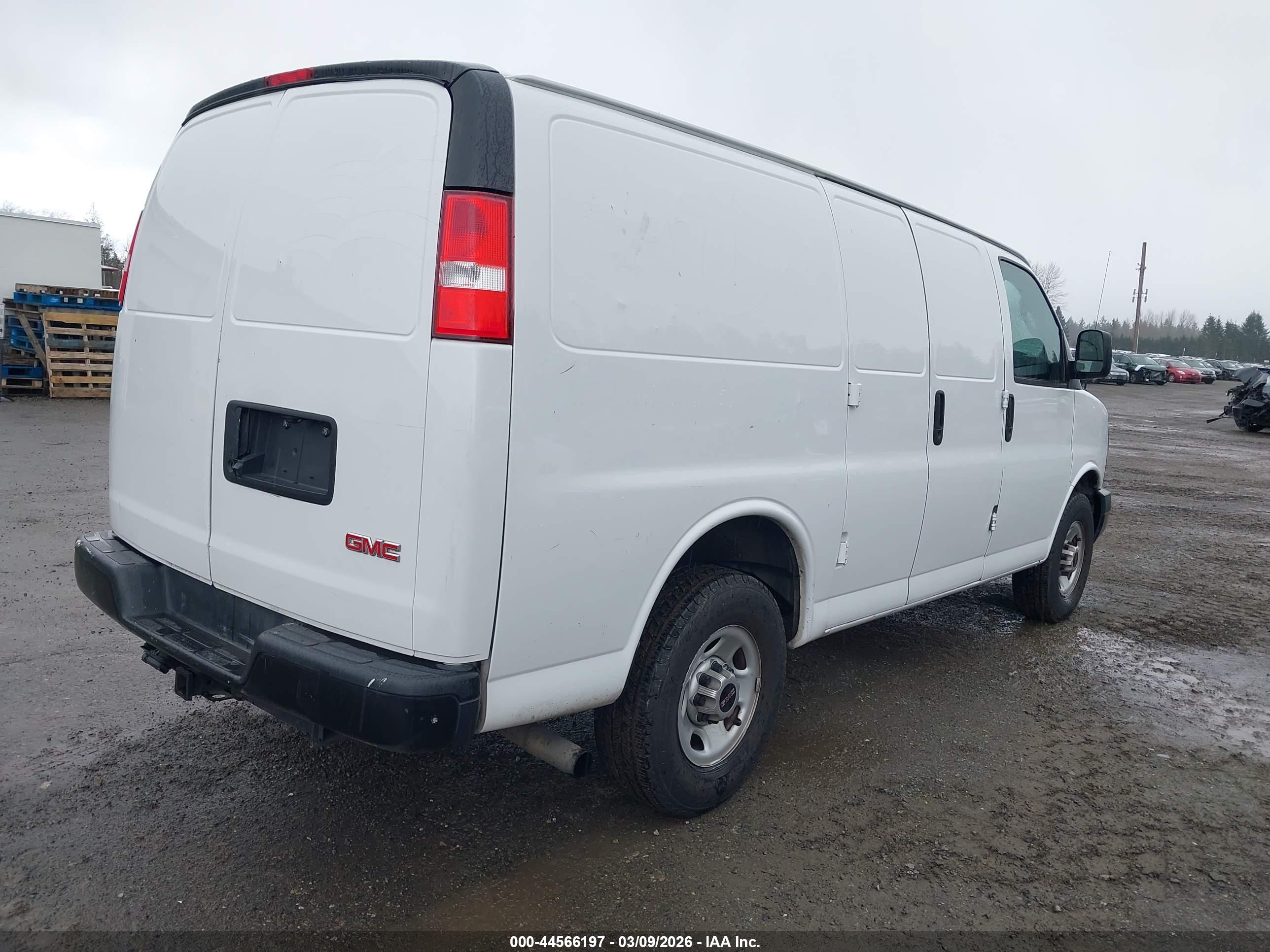 GMC SAVANA image 4
