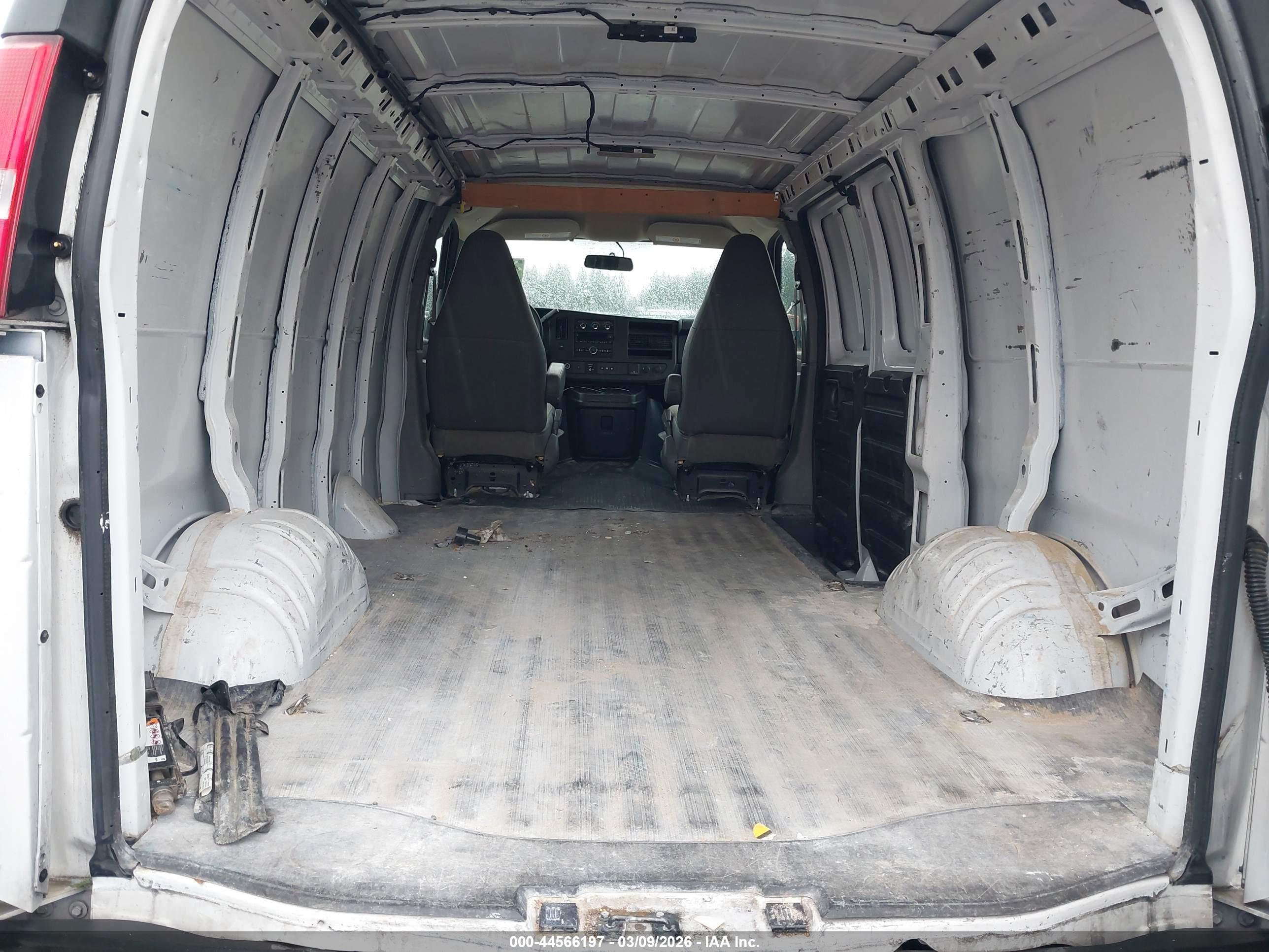 GMC SAVANA image 8