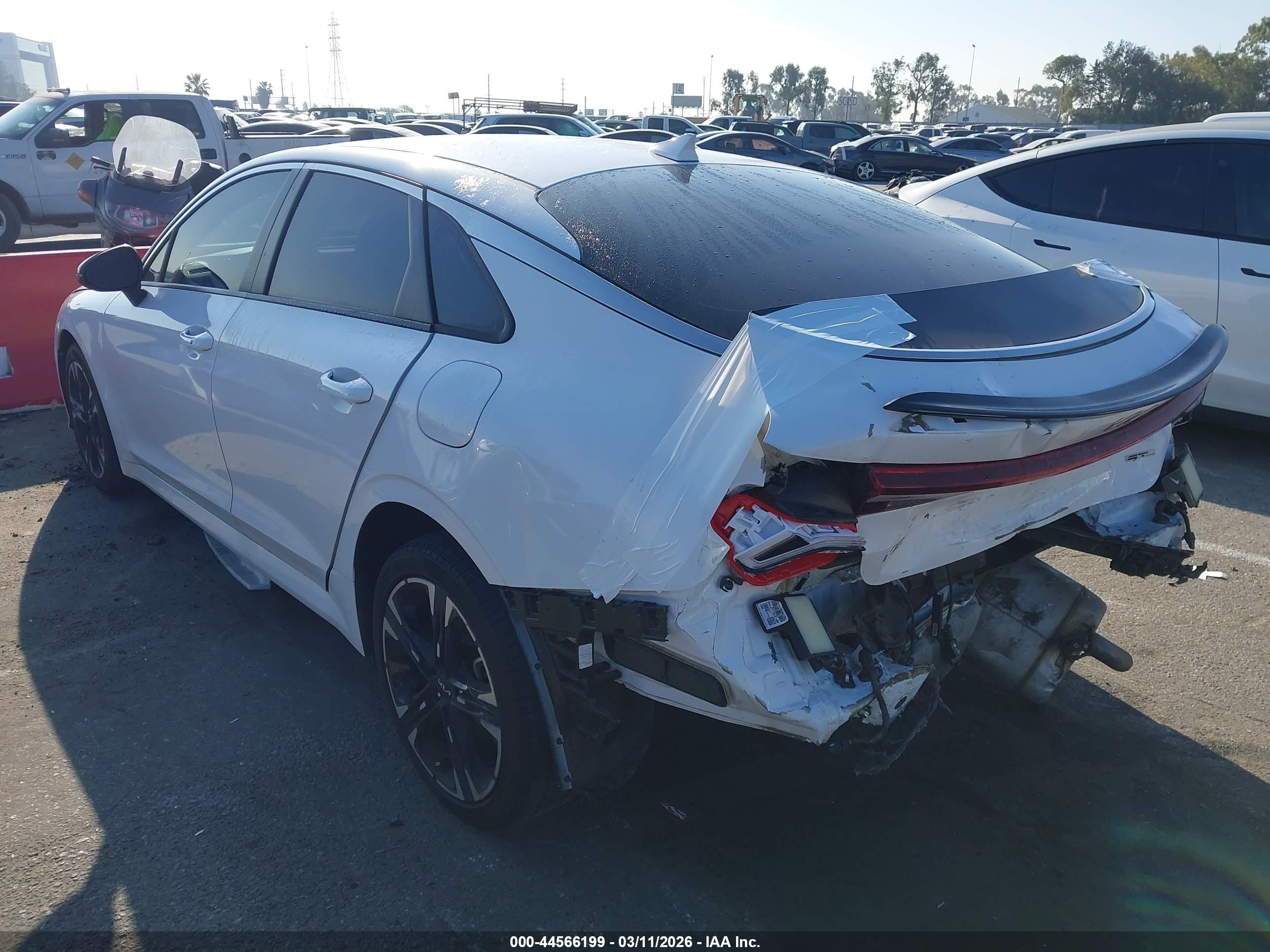 KIA K5 image 3