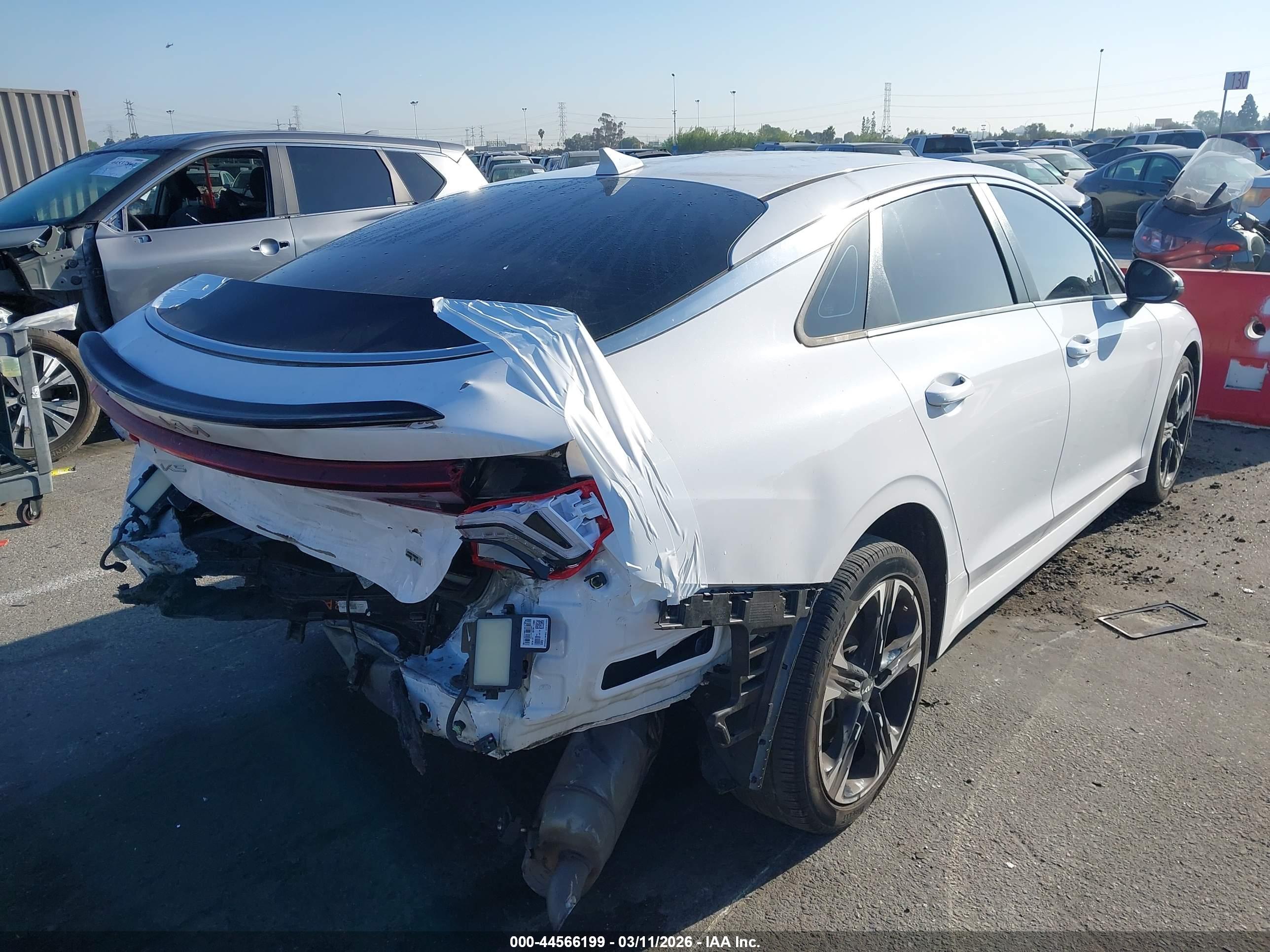KIA K5 image 4
