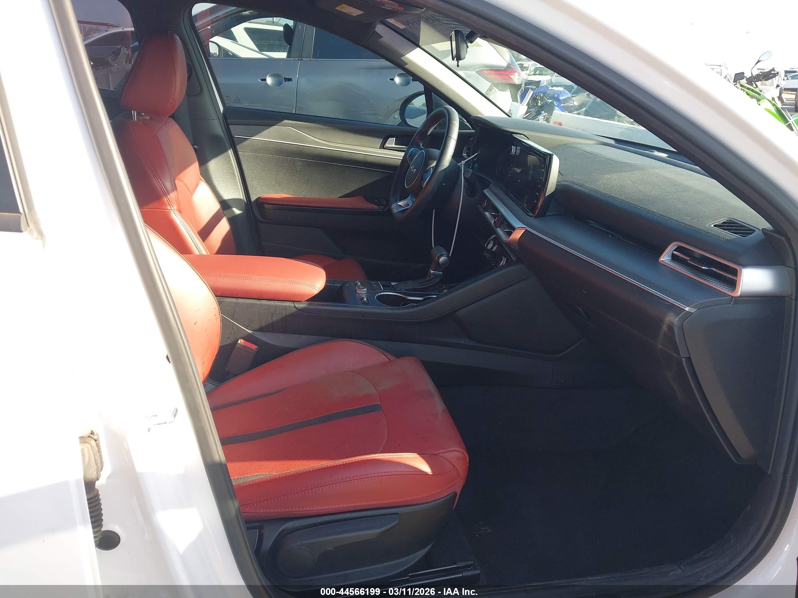 KIA K5 image 5