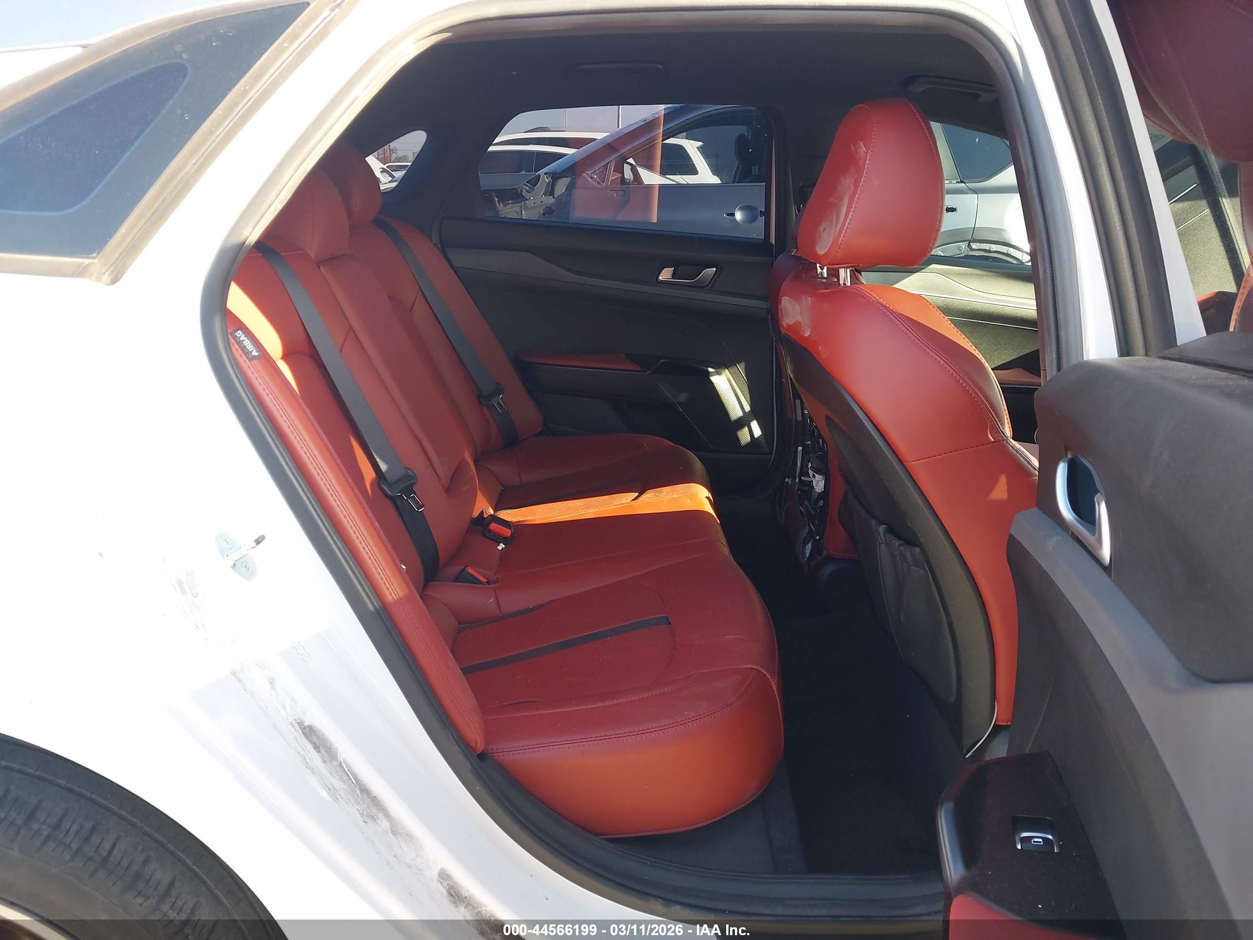 KIA K5 image 8